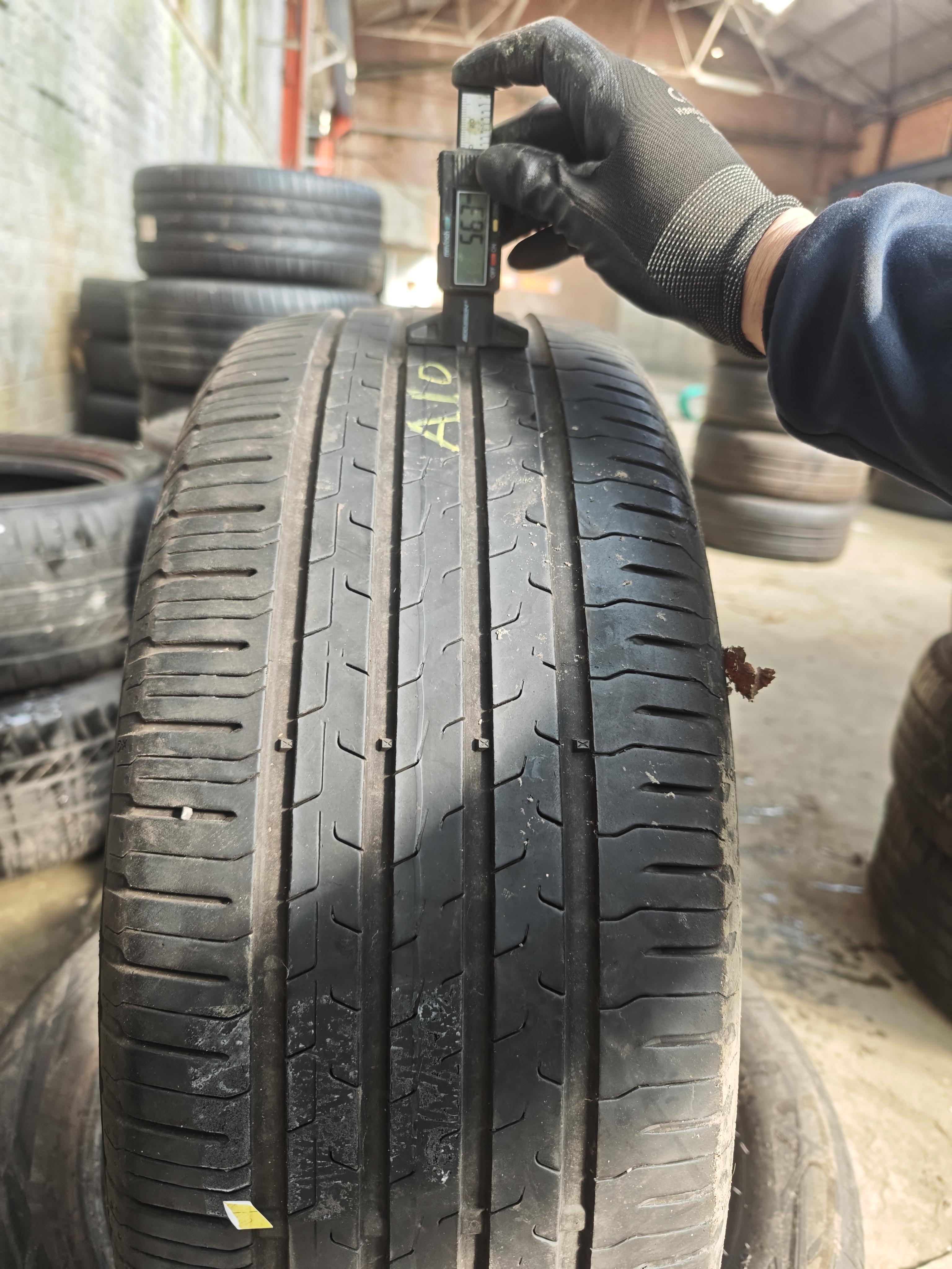 235/50/ R19 Continental