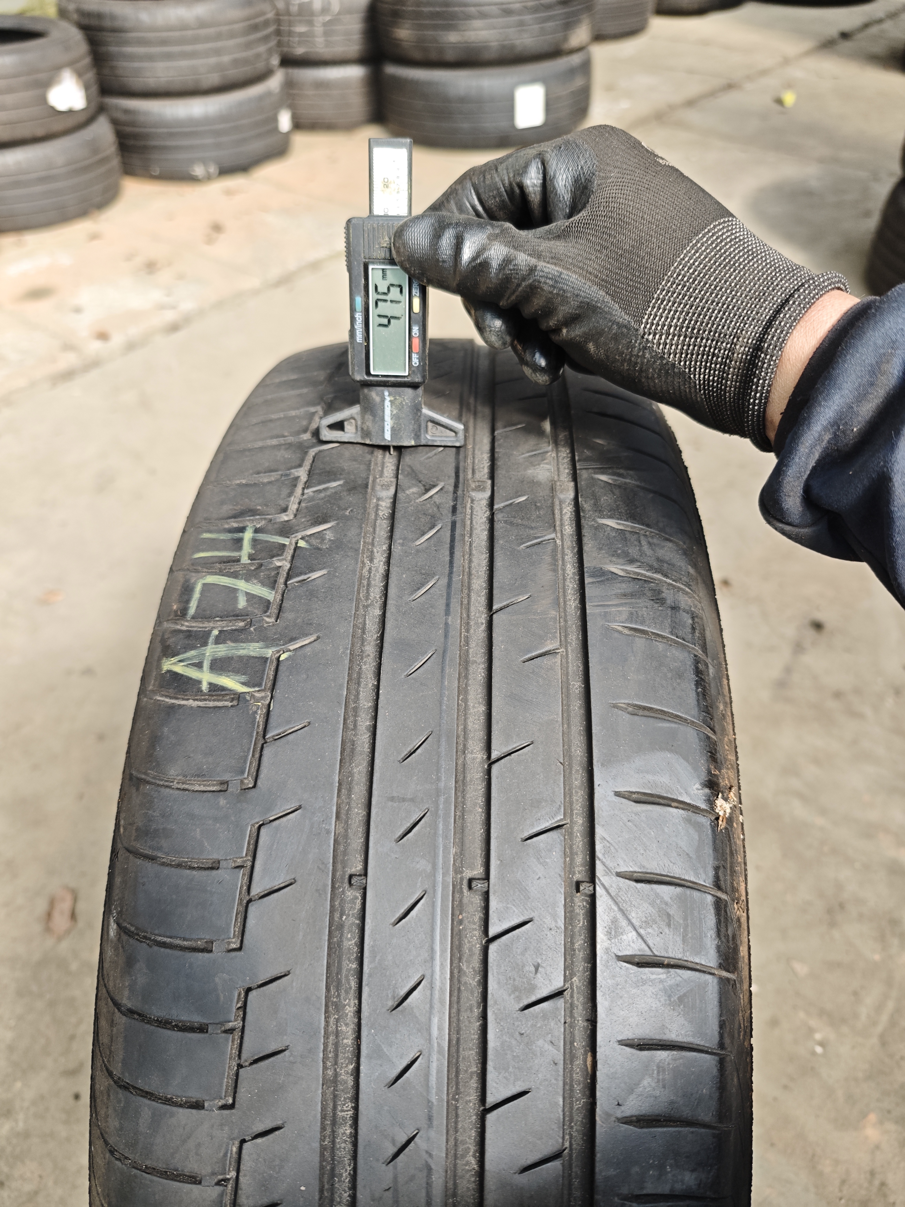 225/60/ R18 Continental