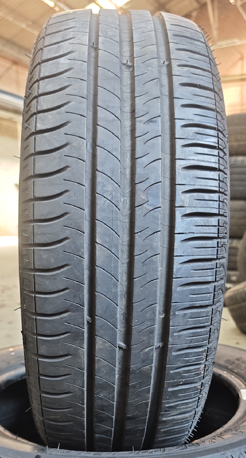 215/65/ R17 Michelin