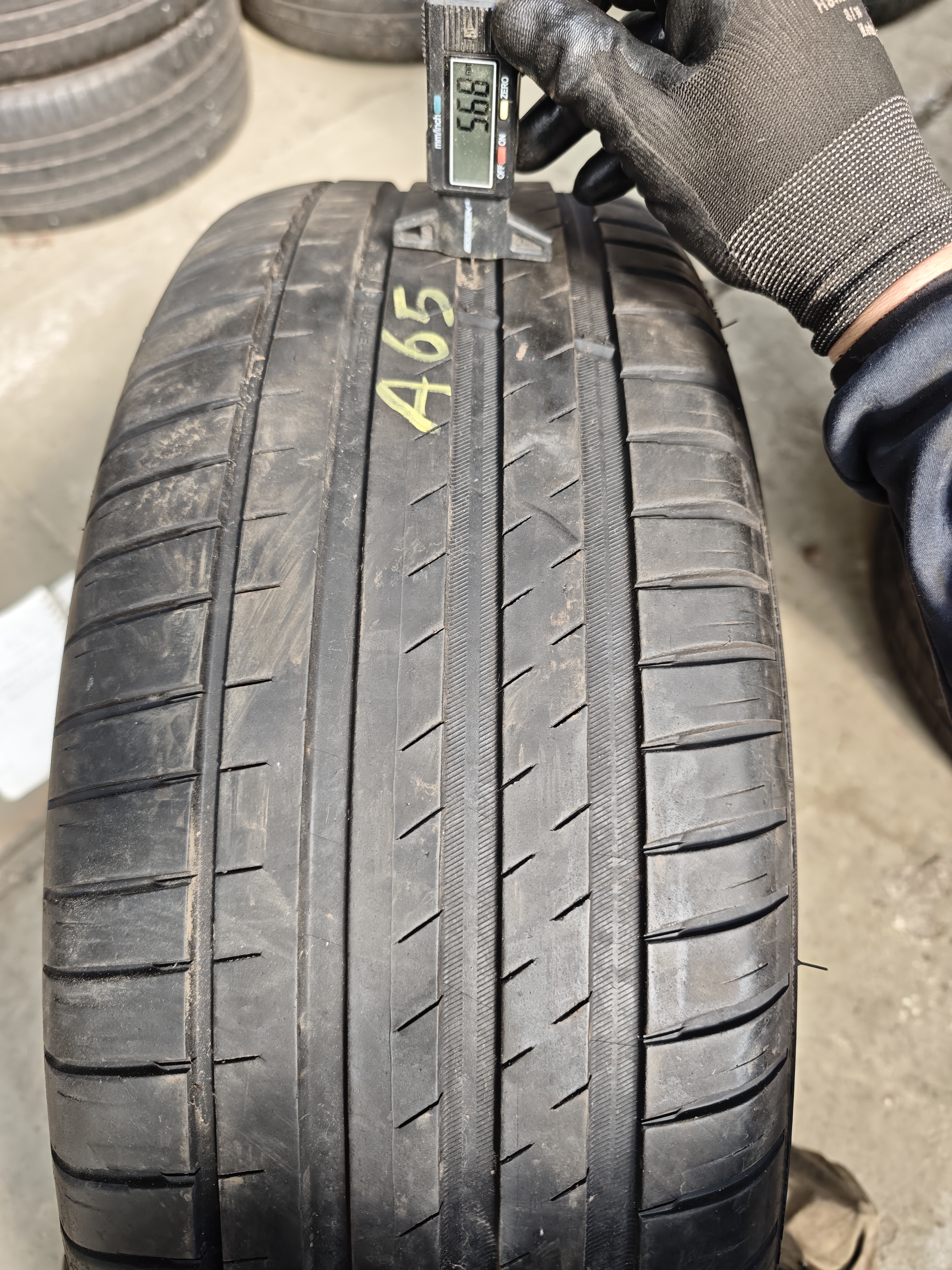 235/60/ R18 Michelin 