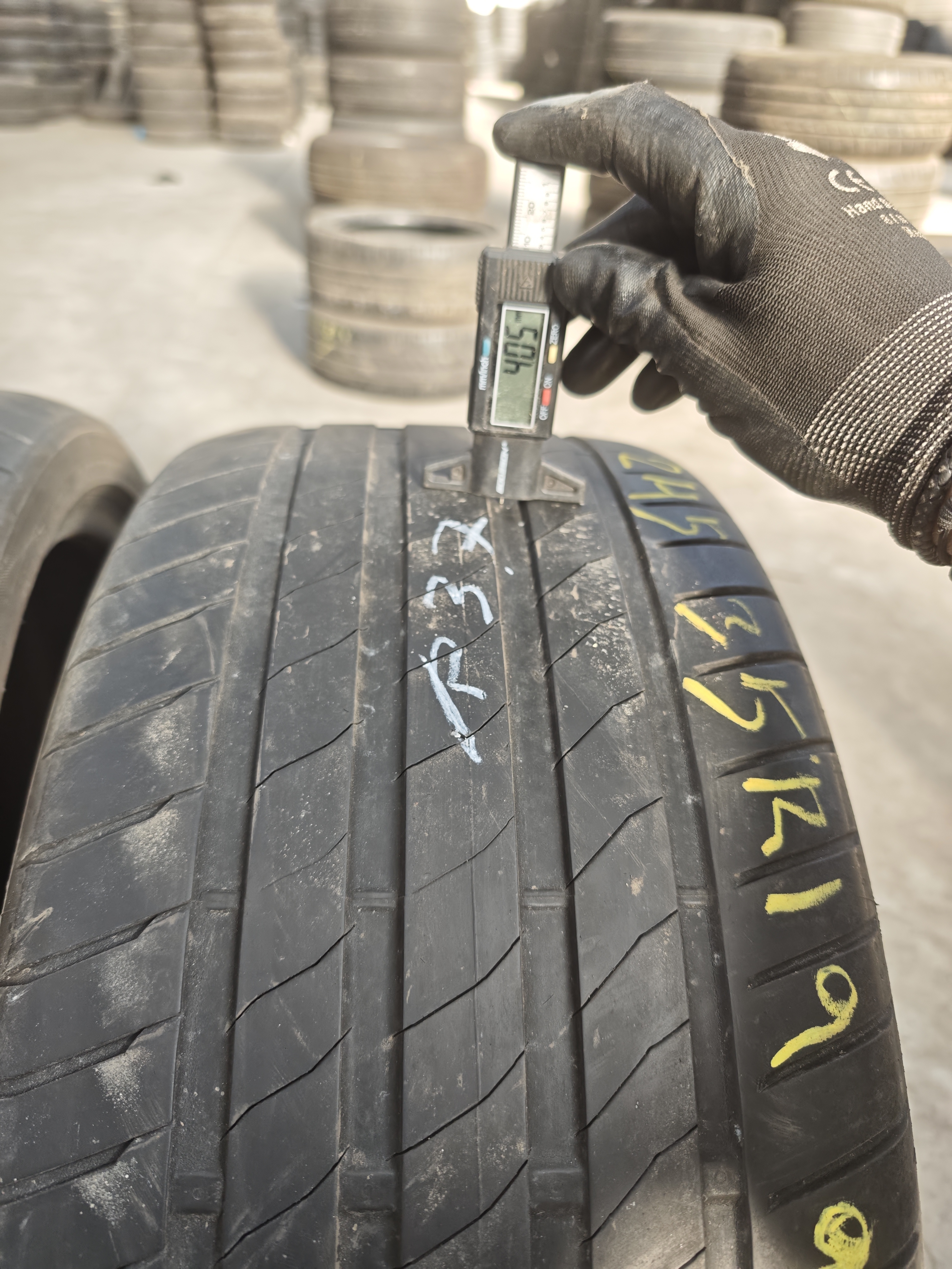 245/35/ R19 Bridgestone