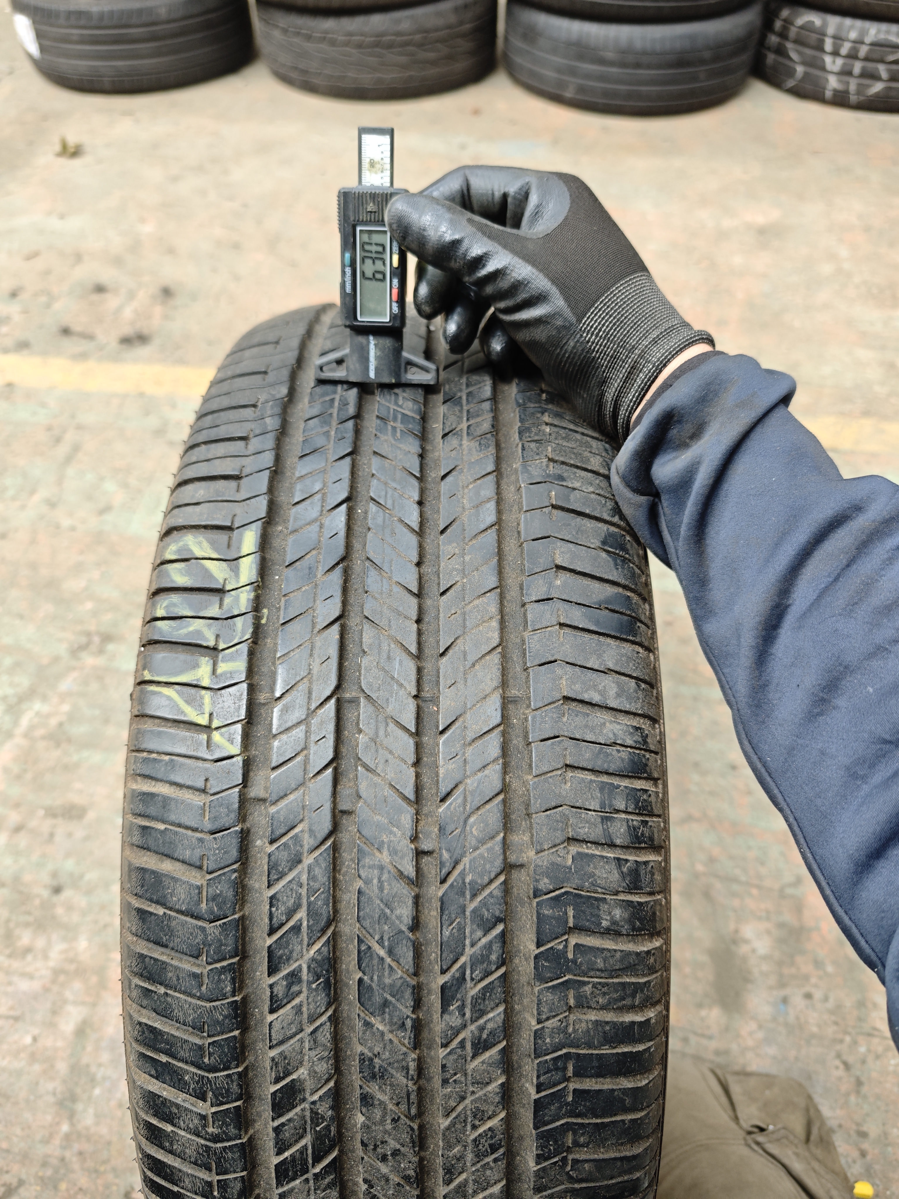 235/60/ R17 Bridgestone 