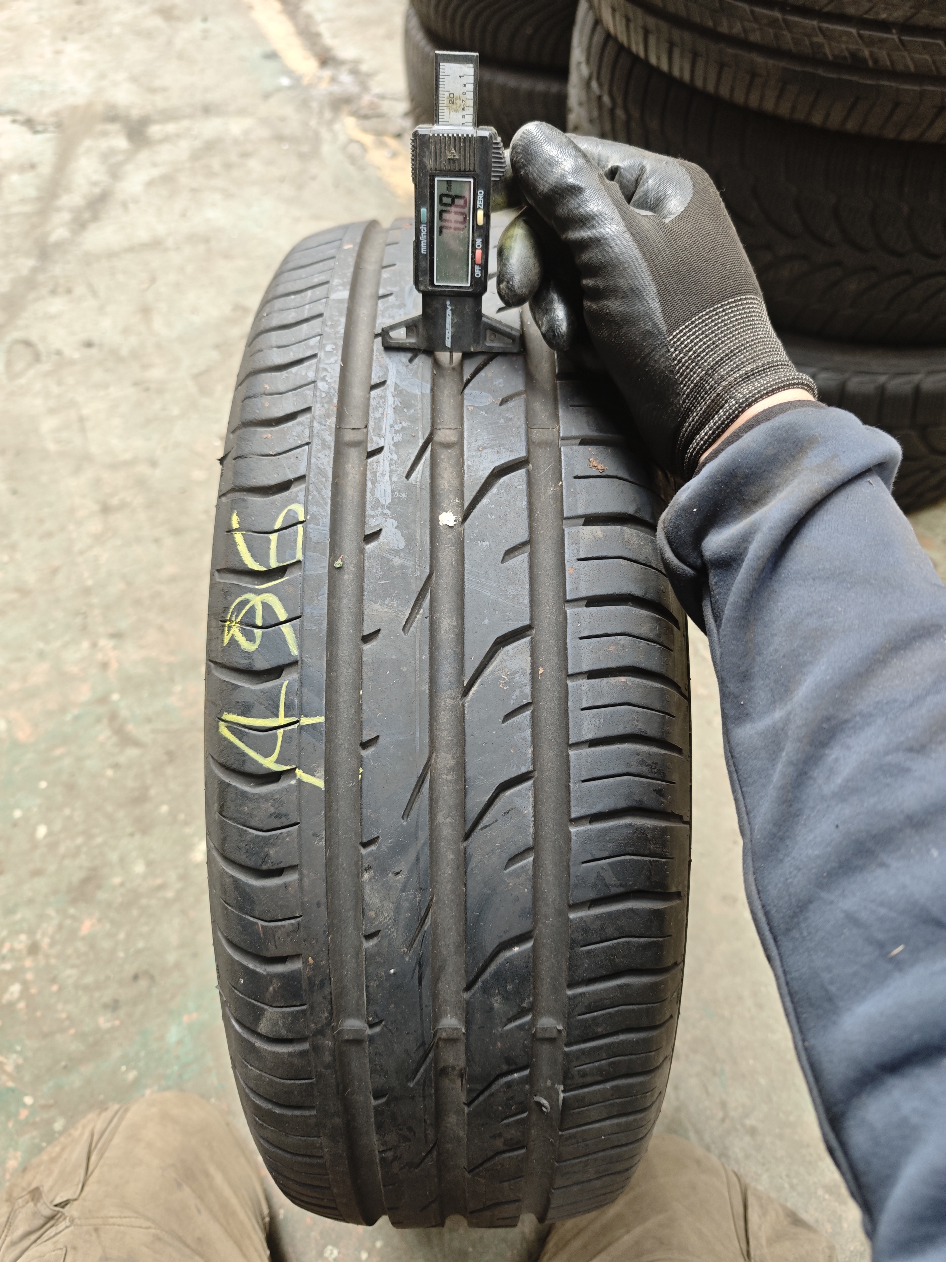 205/60/ R16 Continental