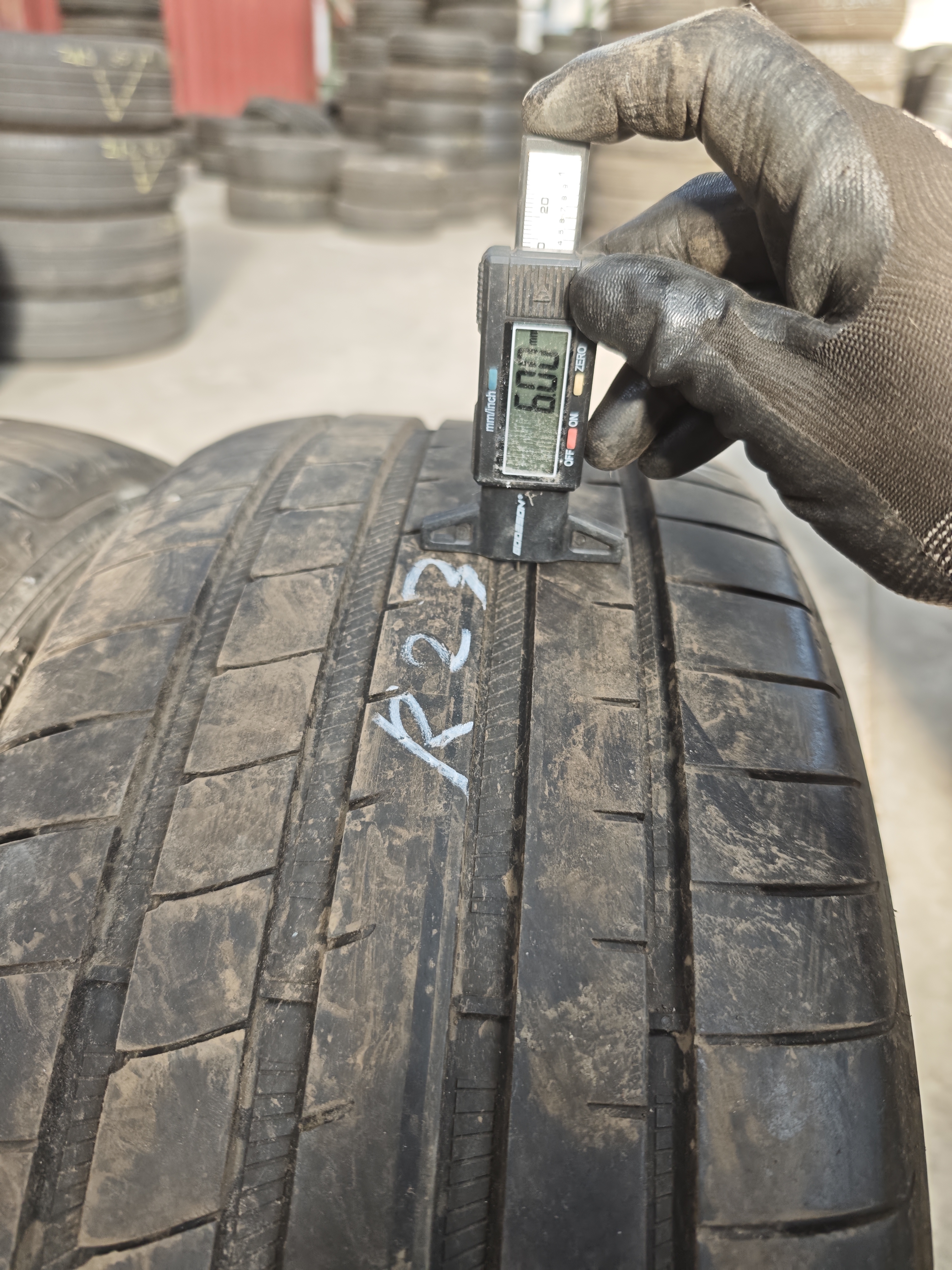 255/40/ R18 Good Year 