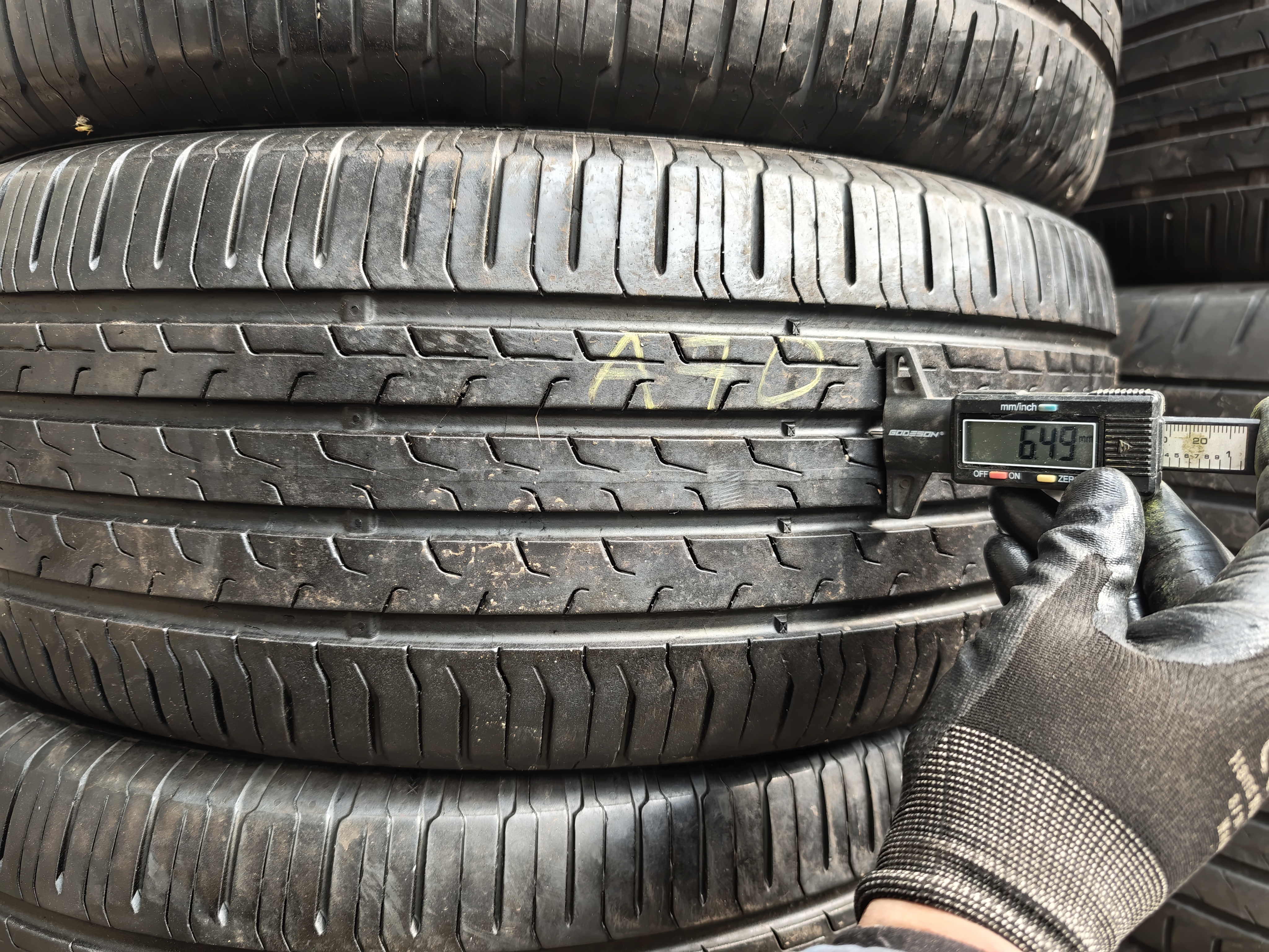 235/55/ R18 Continental