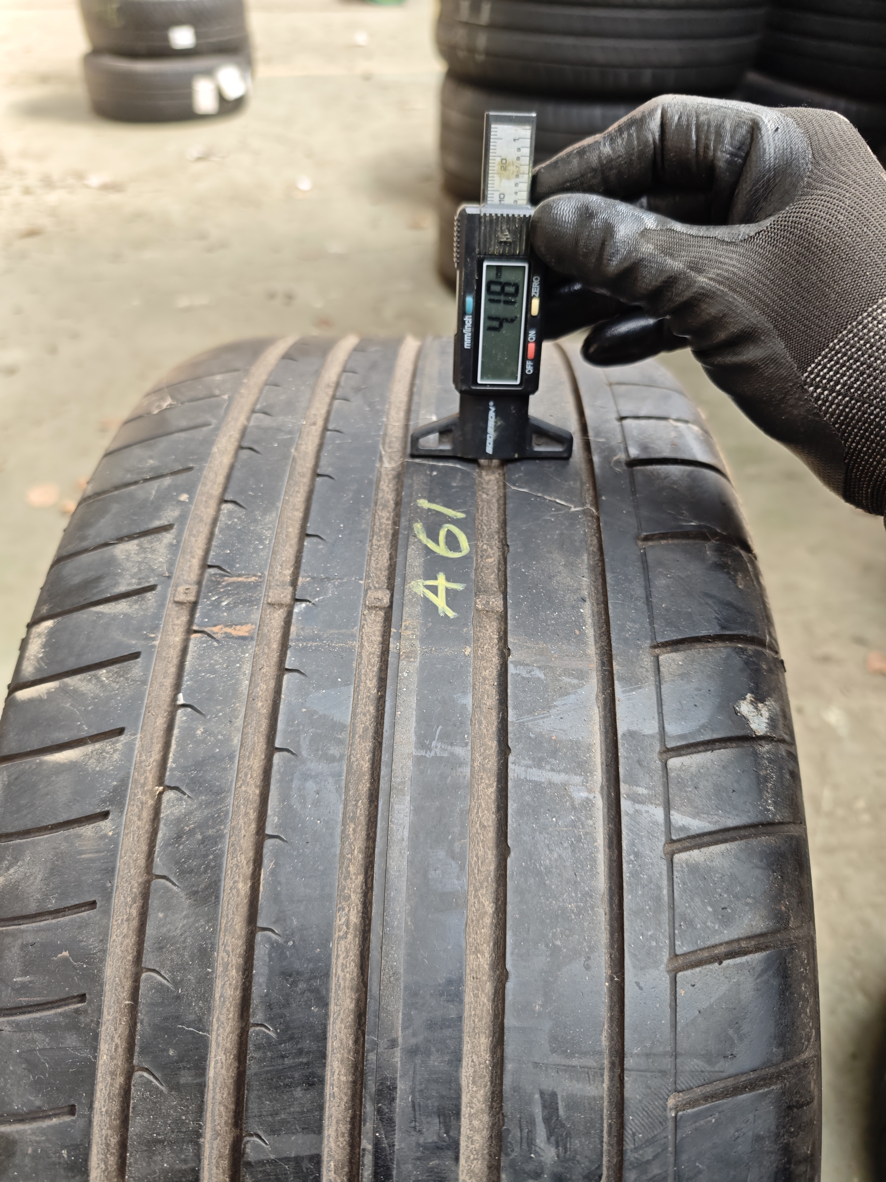 255/55/ R18 Continental