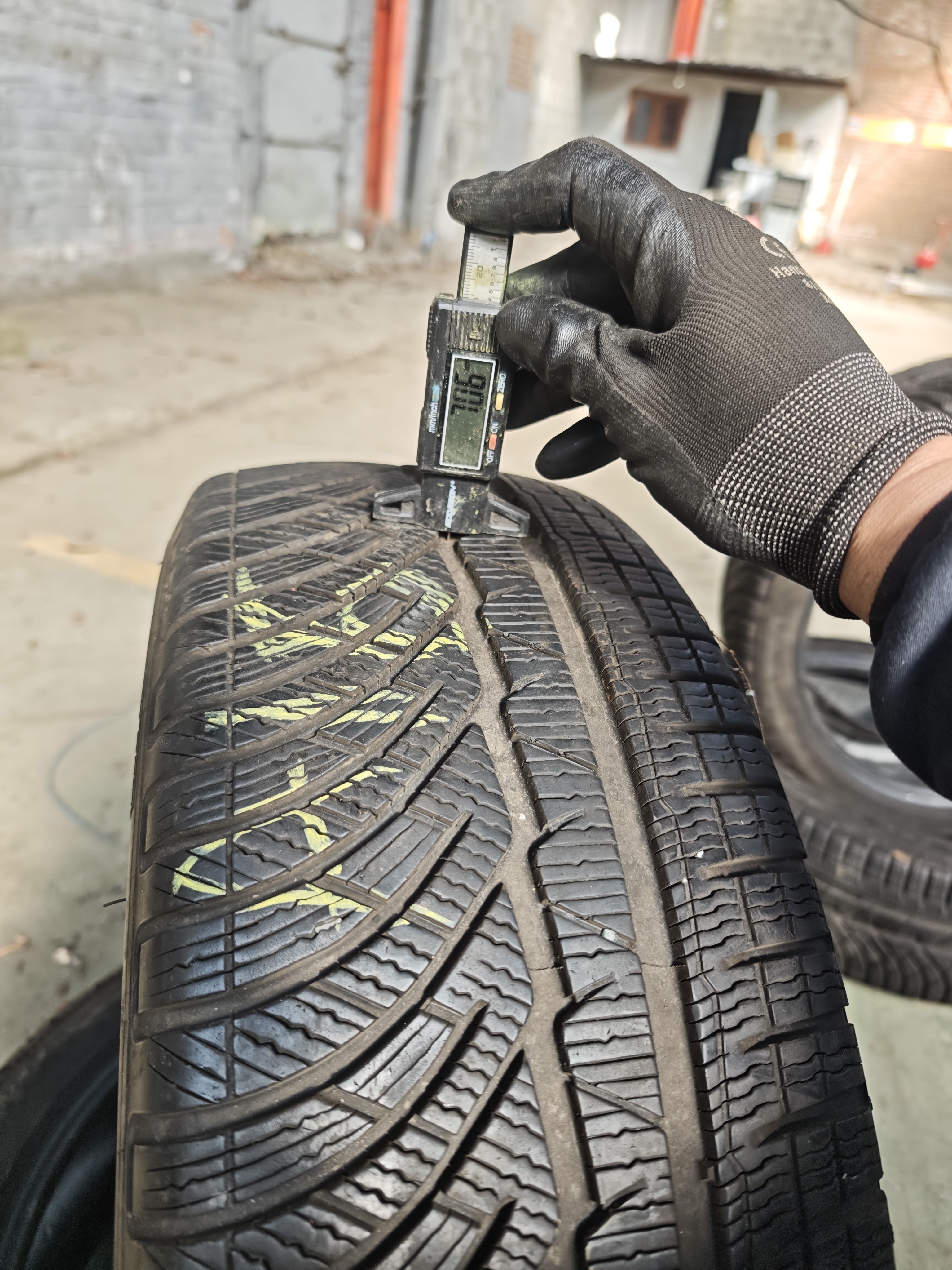 215/45/ R18 Michelin 