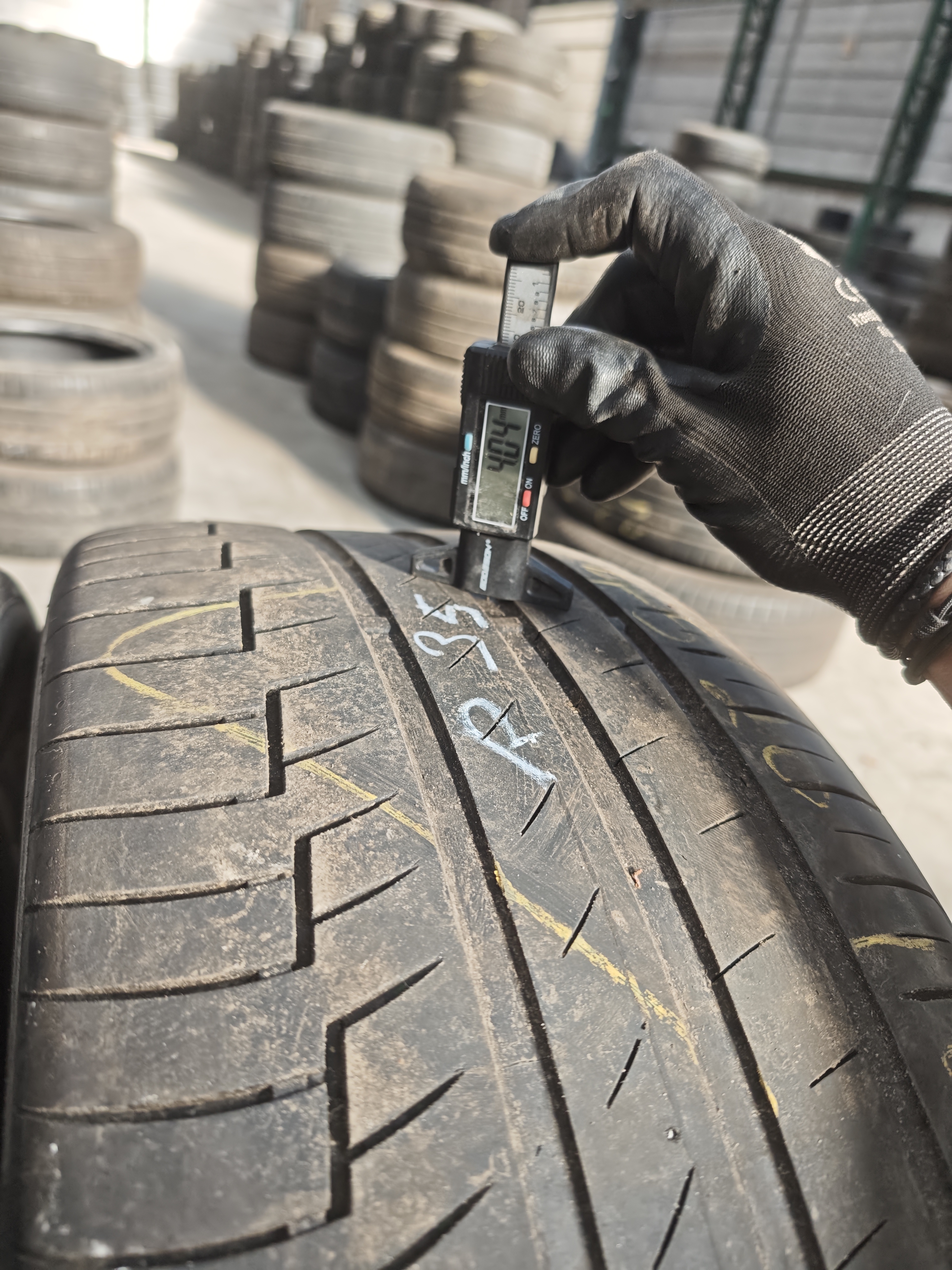 255/45/ R20 Continental