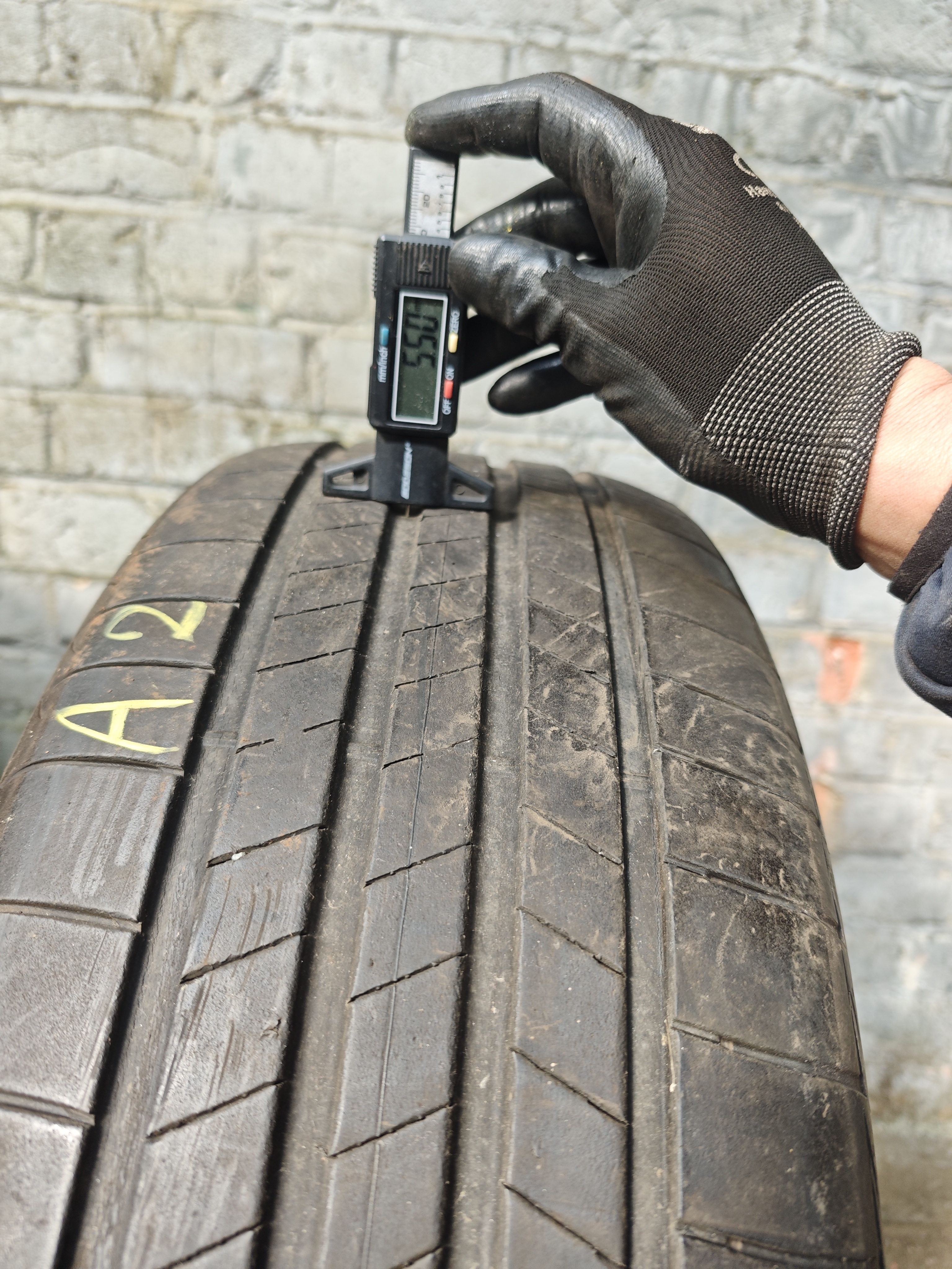 235/50/ R20 Bridgestone