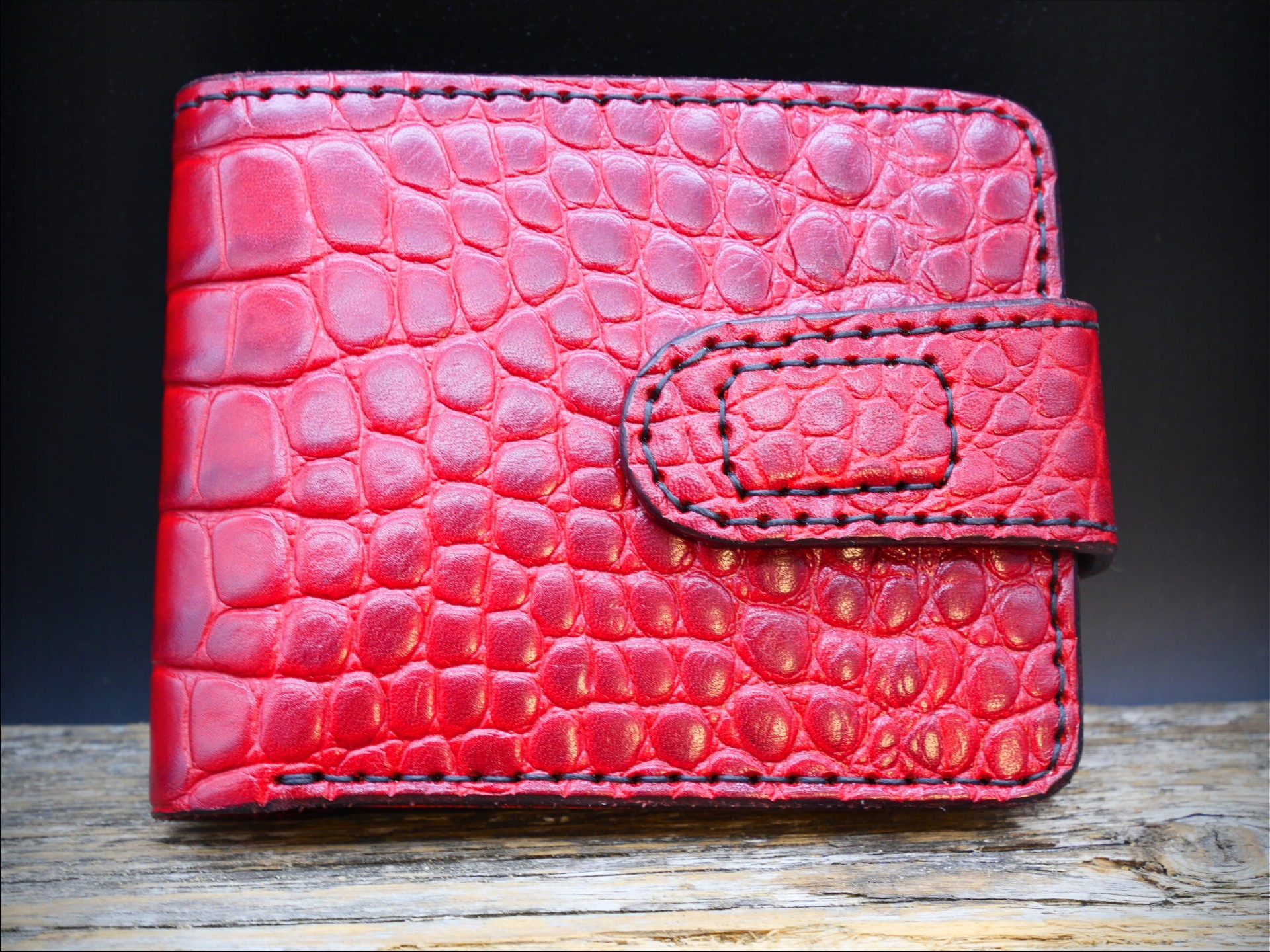 Raudona odinė piniginė "Dragon Empress"