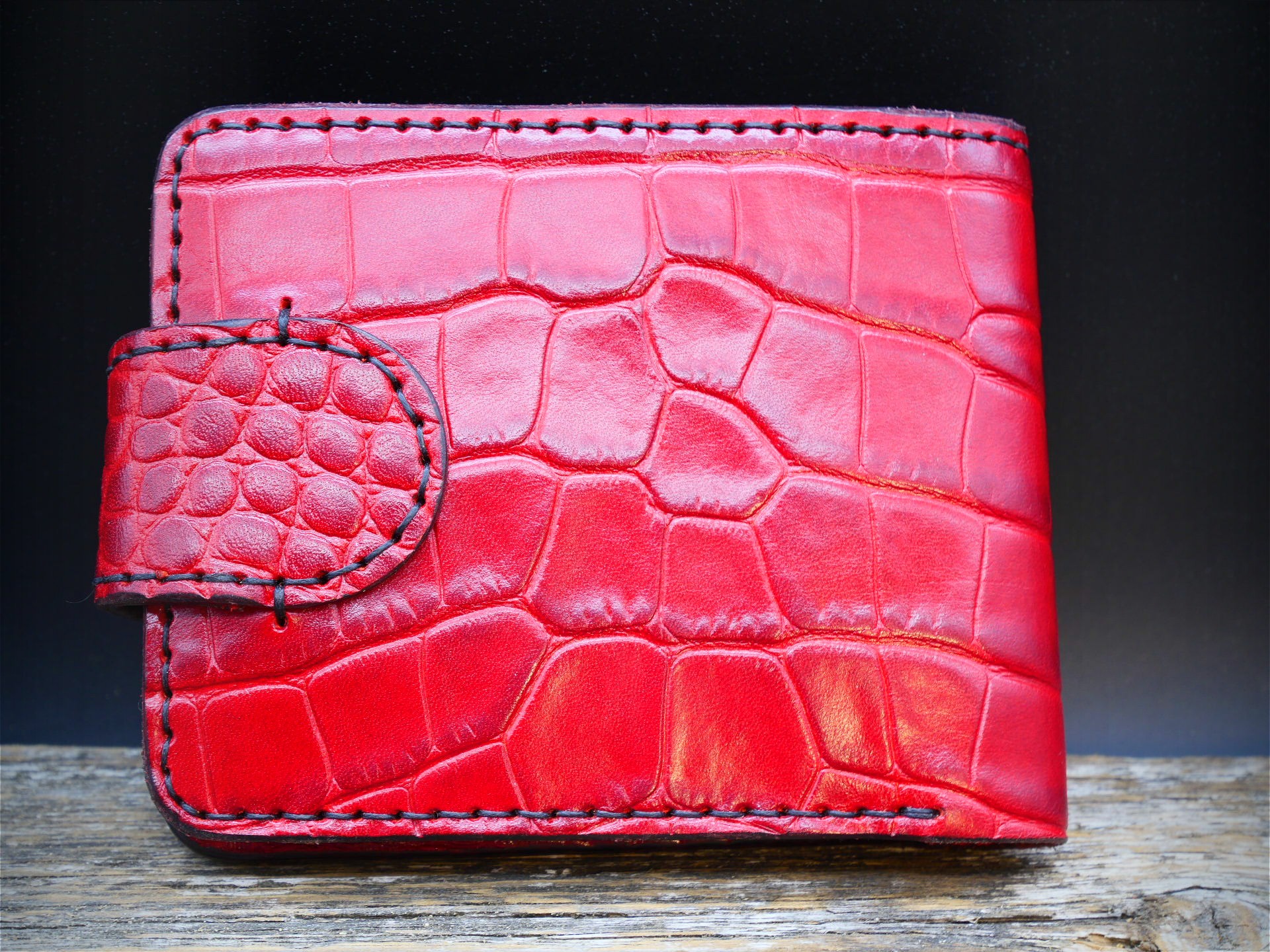 Raudona odinė piniginė "Dragon Empress"