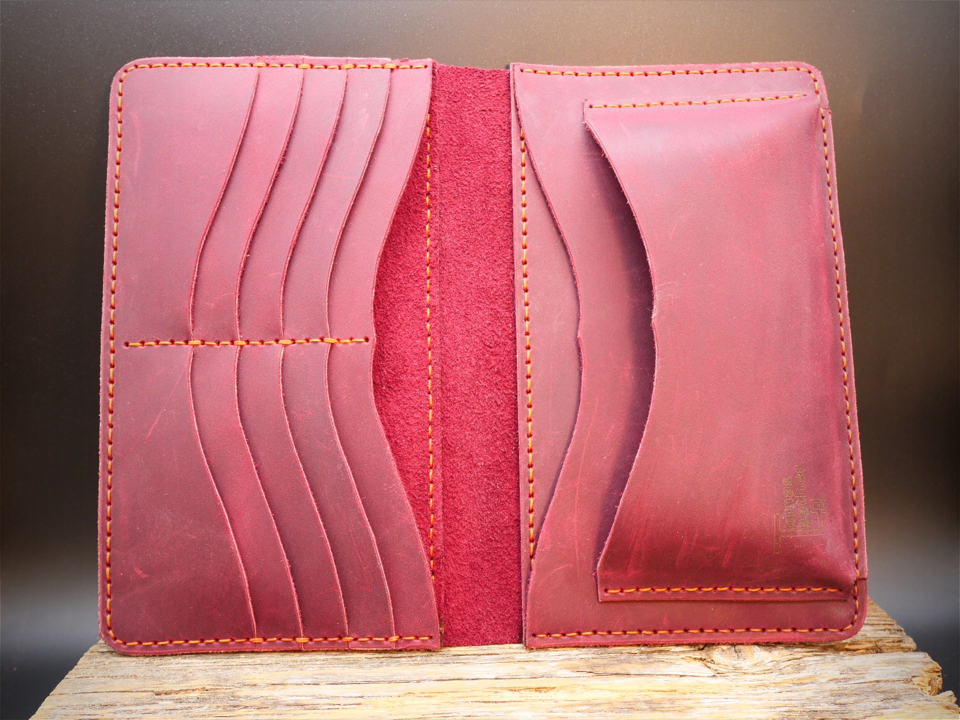 Odinė delninė su paso aplankalu