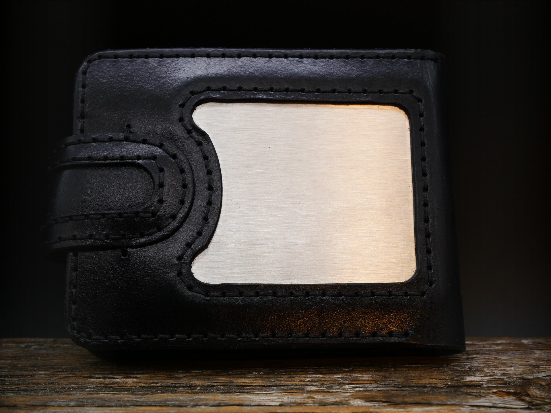 Odinė piniginė su metaline plokštele "Armored"