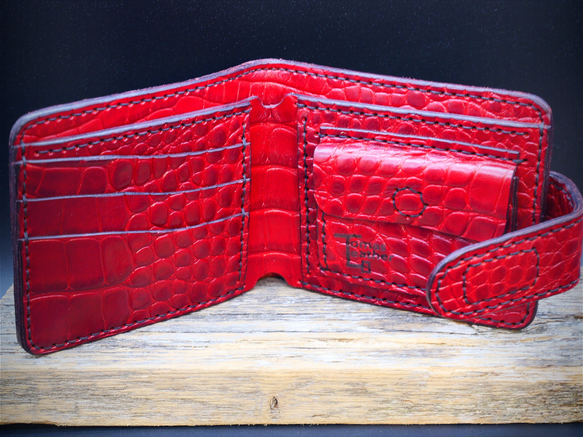 Raudona odinė piniginė "Dragon Empress"