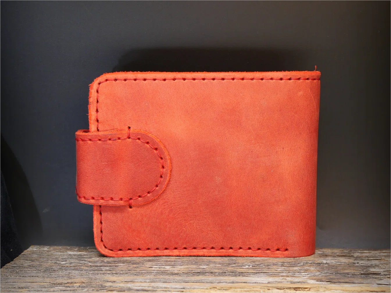 Raudona odinė piniginė "Crazy Horse"