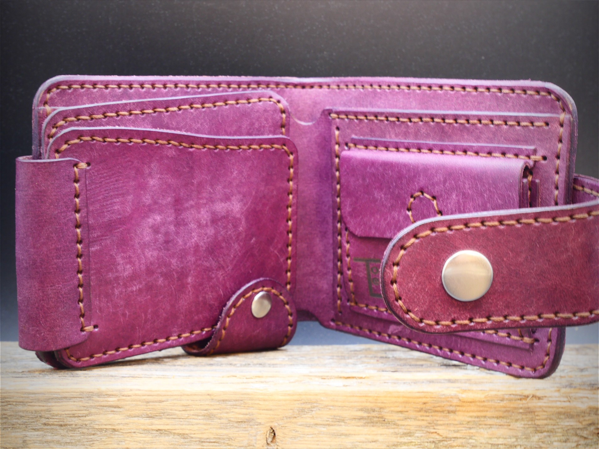 Odinė piniginė "Kęstas su  užvartu"