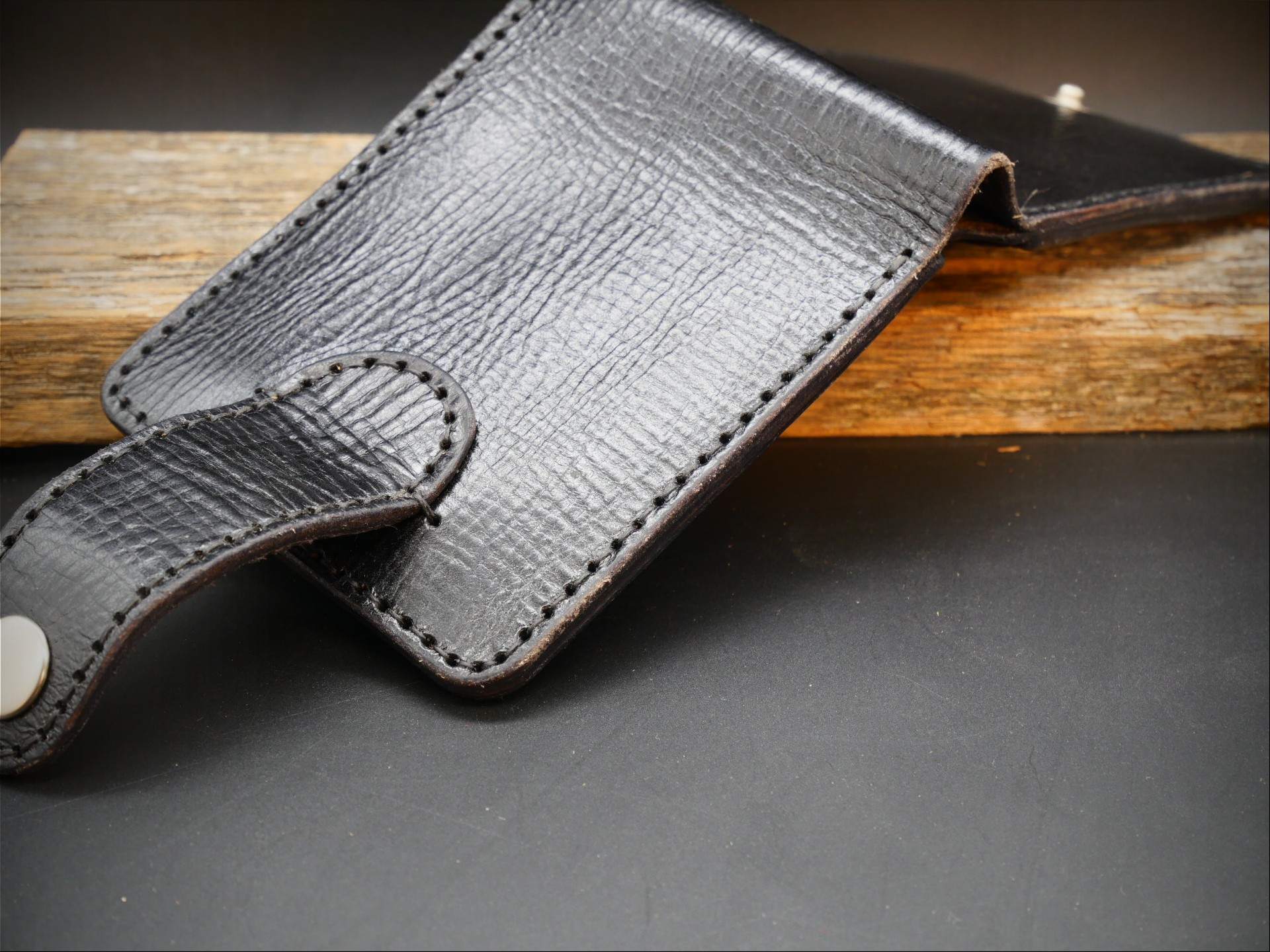 Juoda odinė piniginė