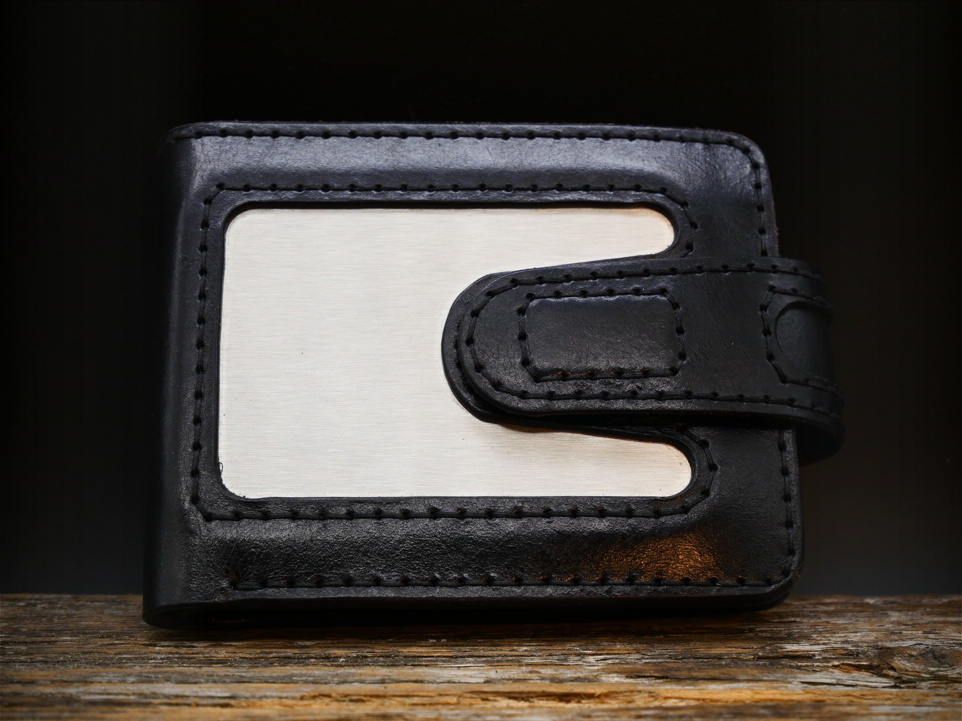 Odinė piniginė su metaline plokštele "Armored"