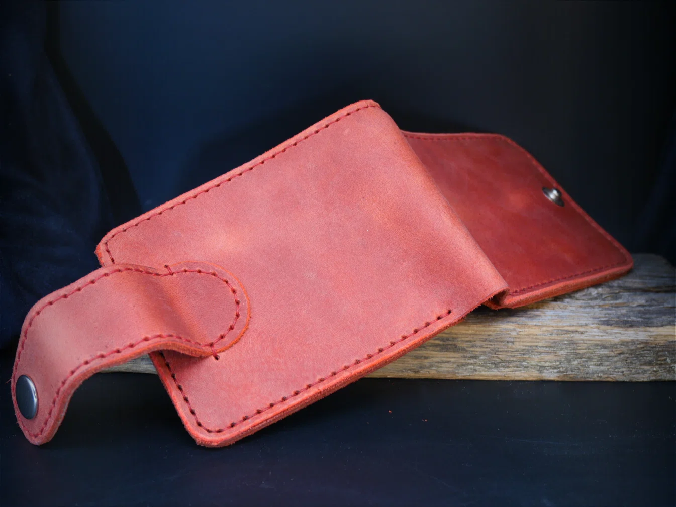 Raudona odinė piniginė "Crazy Horse"