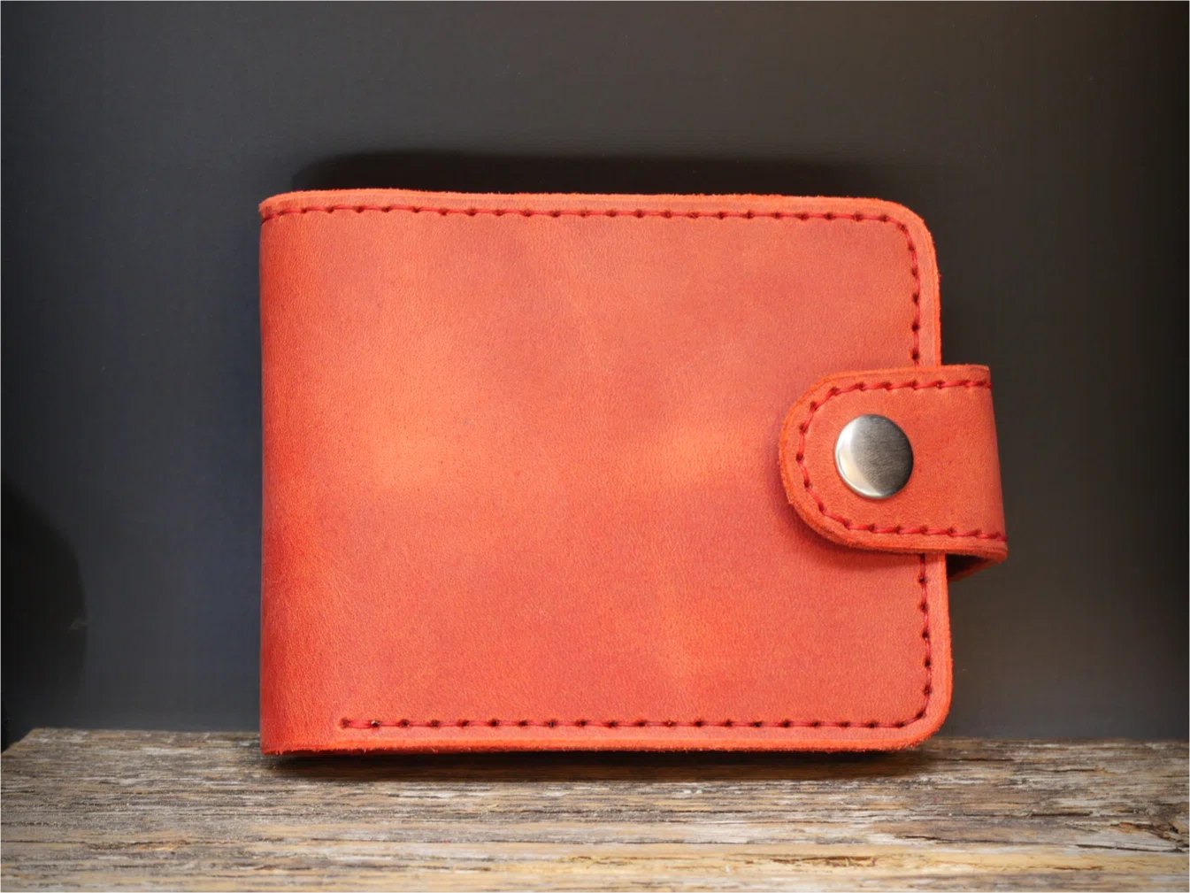 Raudona odinė piniginė "Crazy Horse"