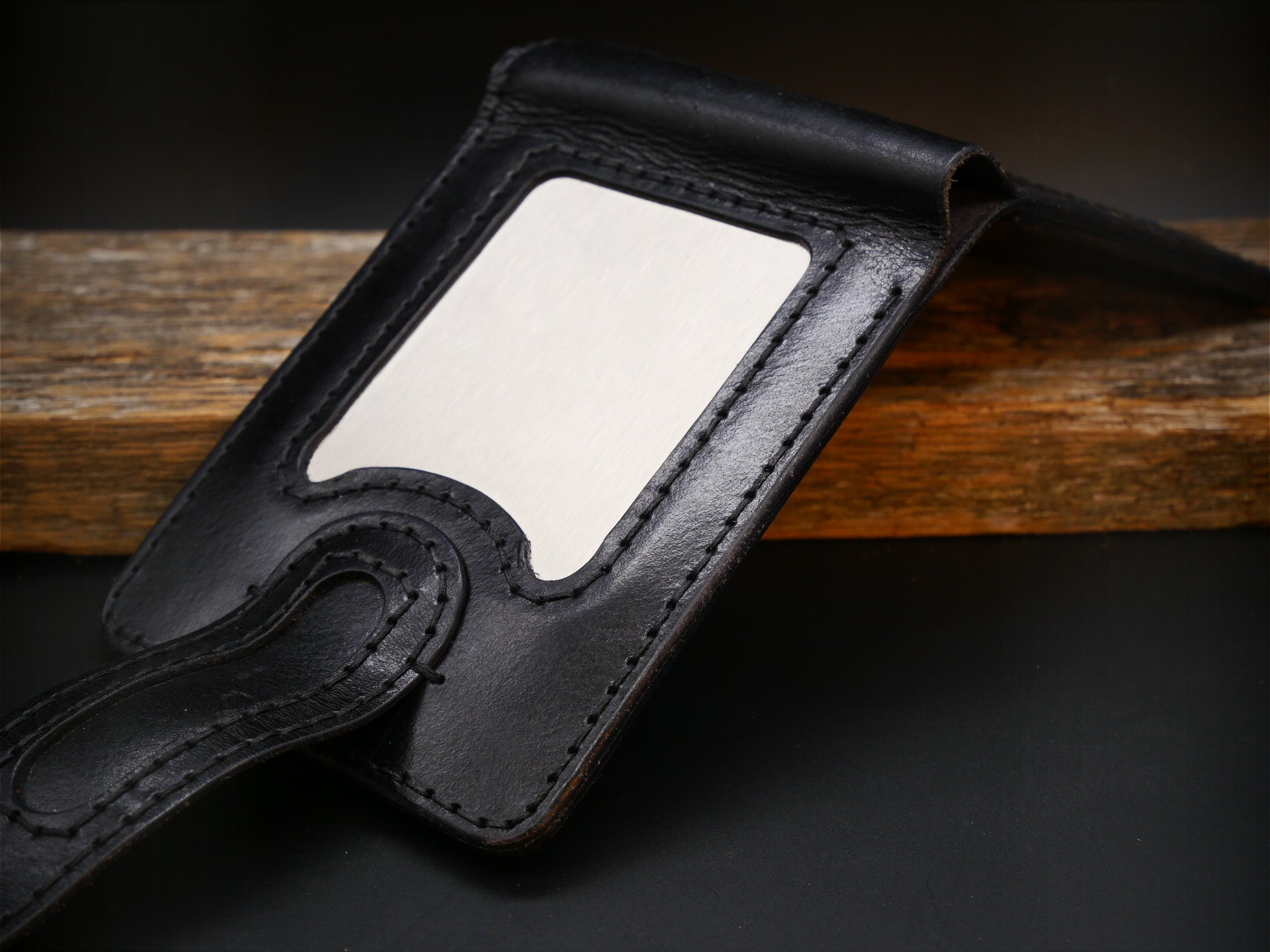 Odinė piniginė su metaline plokštele "Armored"