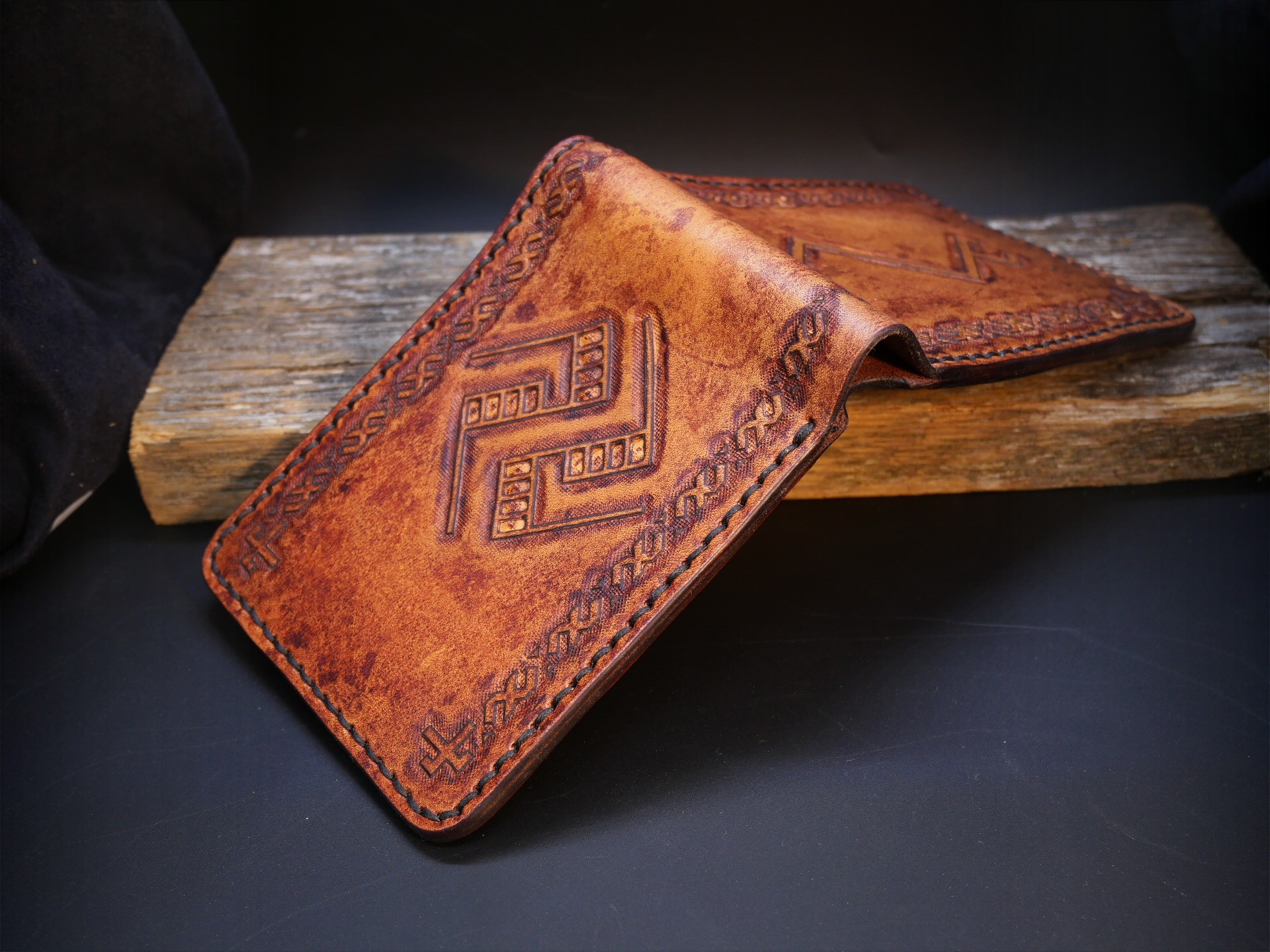 Odinė piniginė "Žalčių Karalienė"