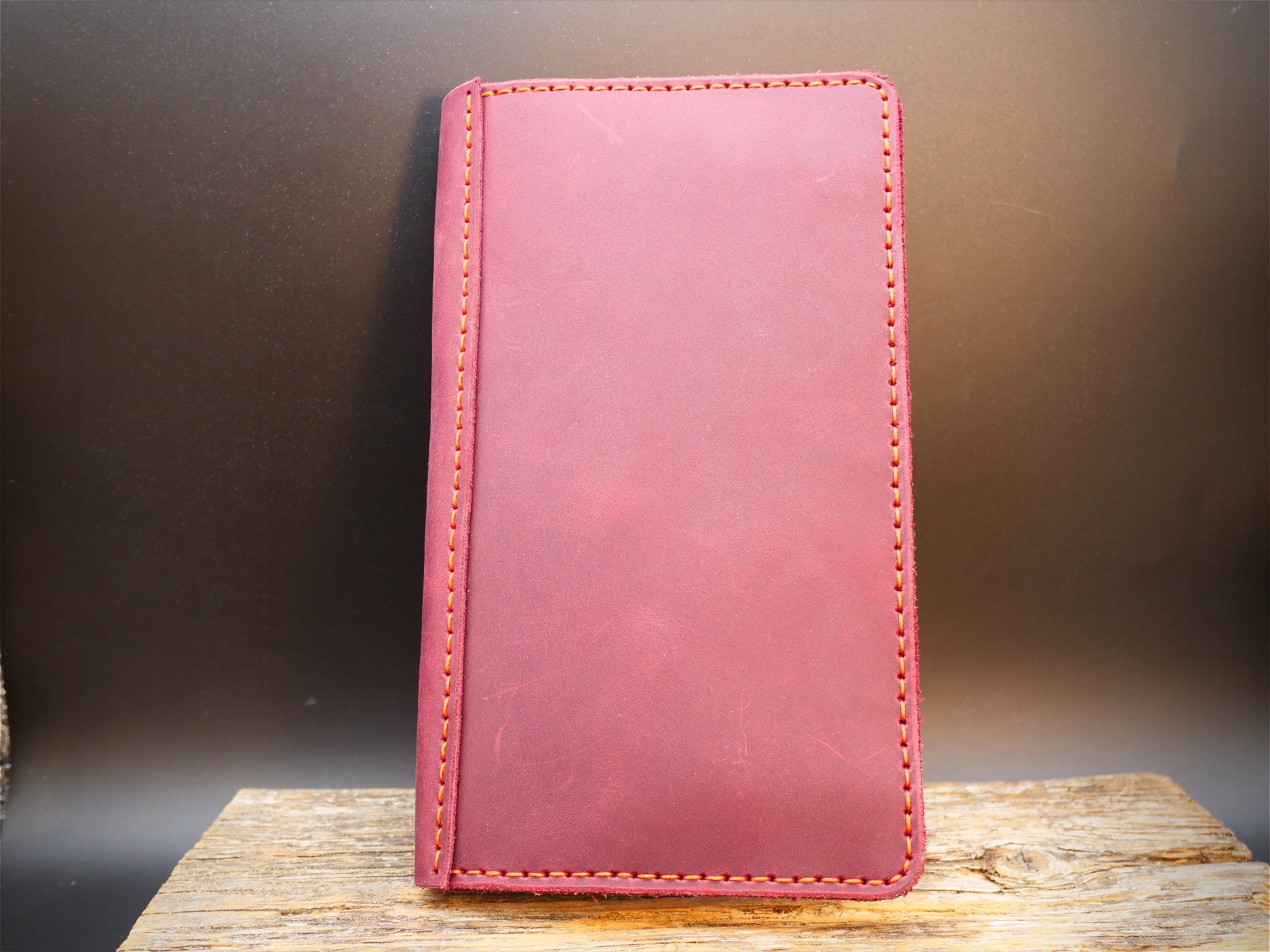 Odinė delninė su paso aplankalu