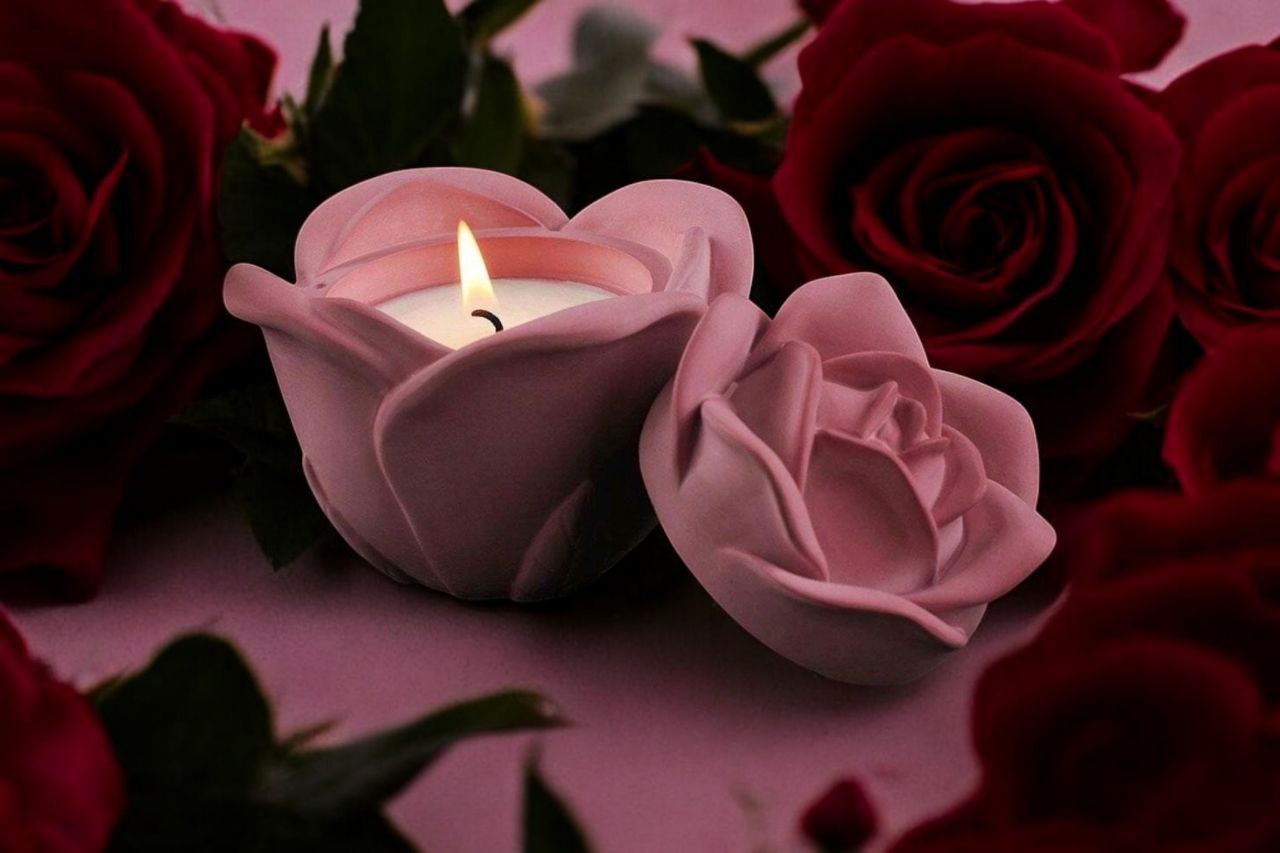 Porta candela a forma di  Rosa in Ceramica