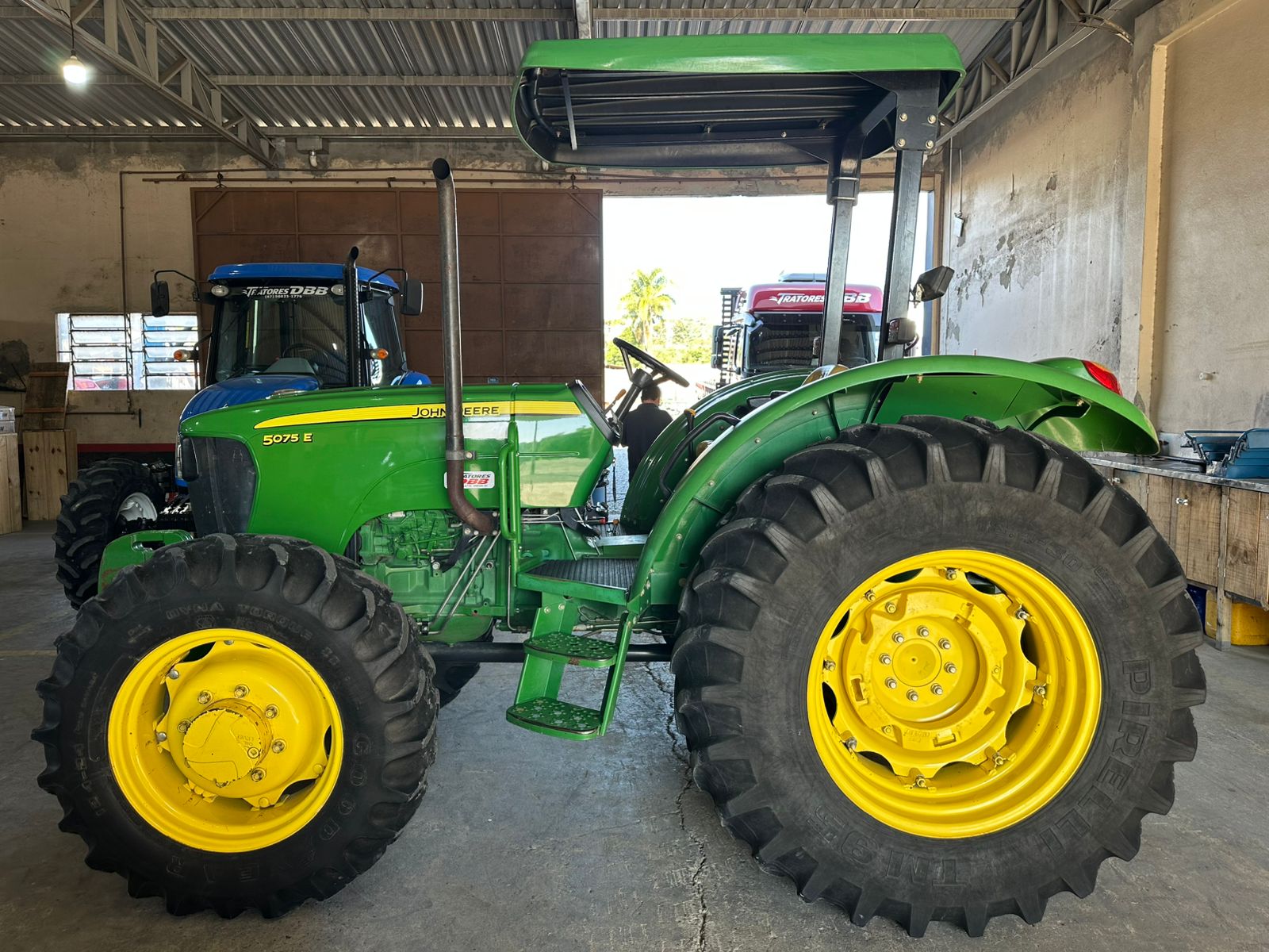 TRATOR JOHN DEER 5075E