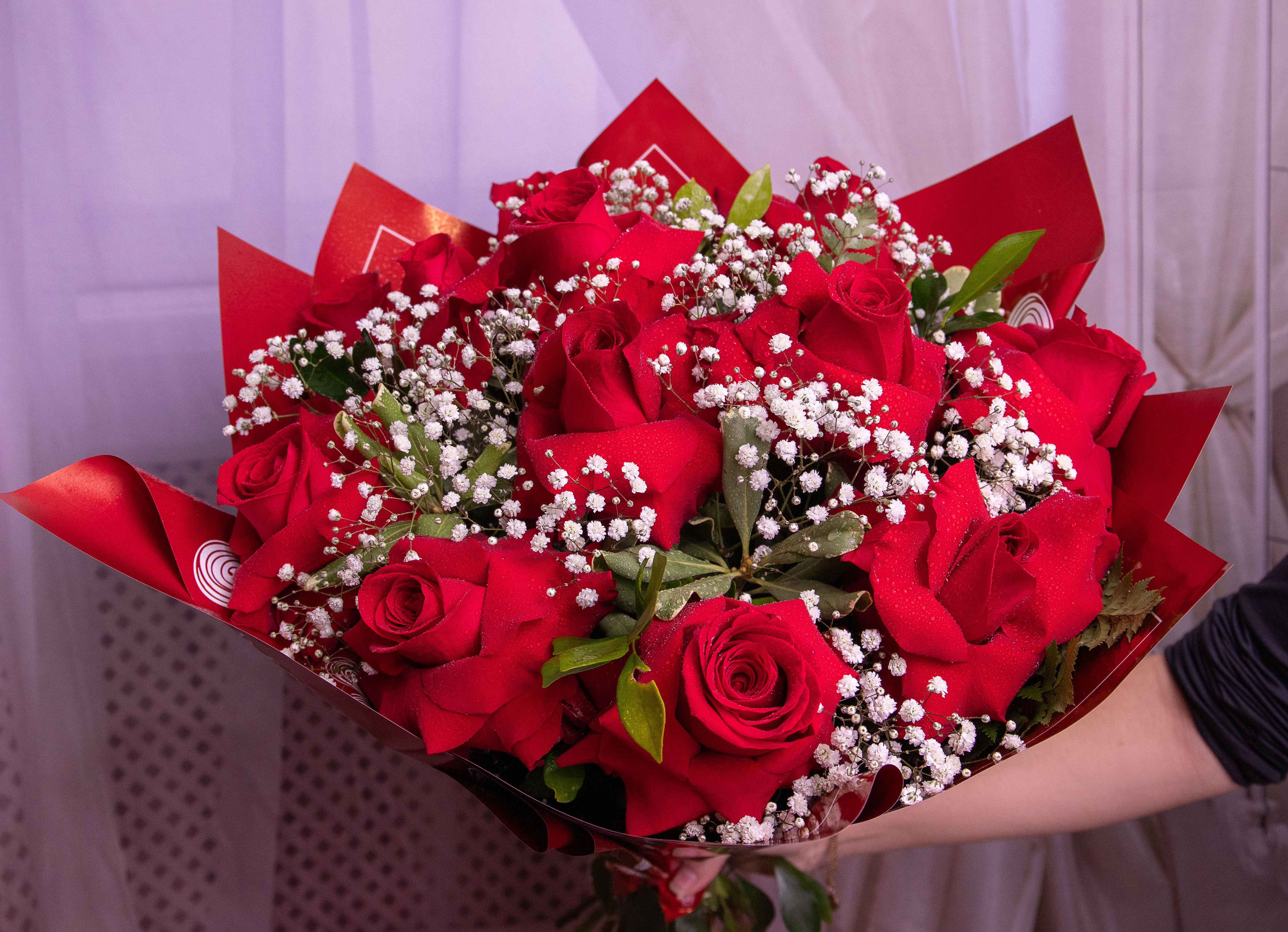 Buquê de 12 Rosas Vermelhas Importadas