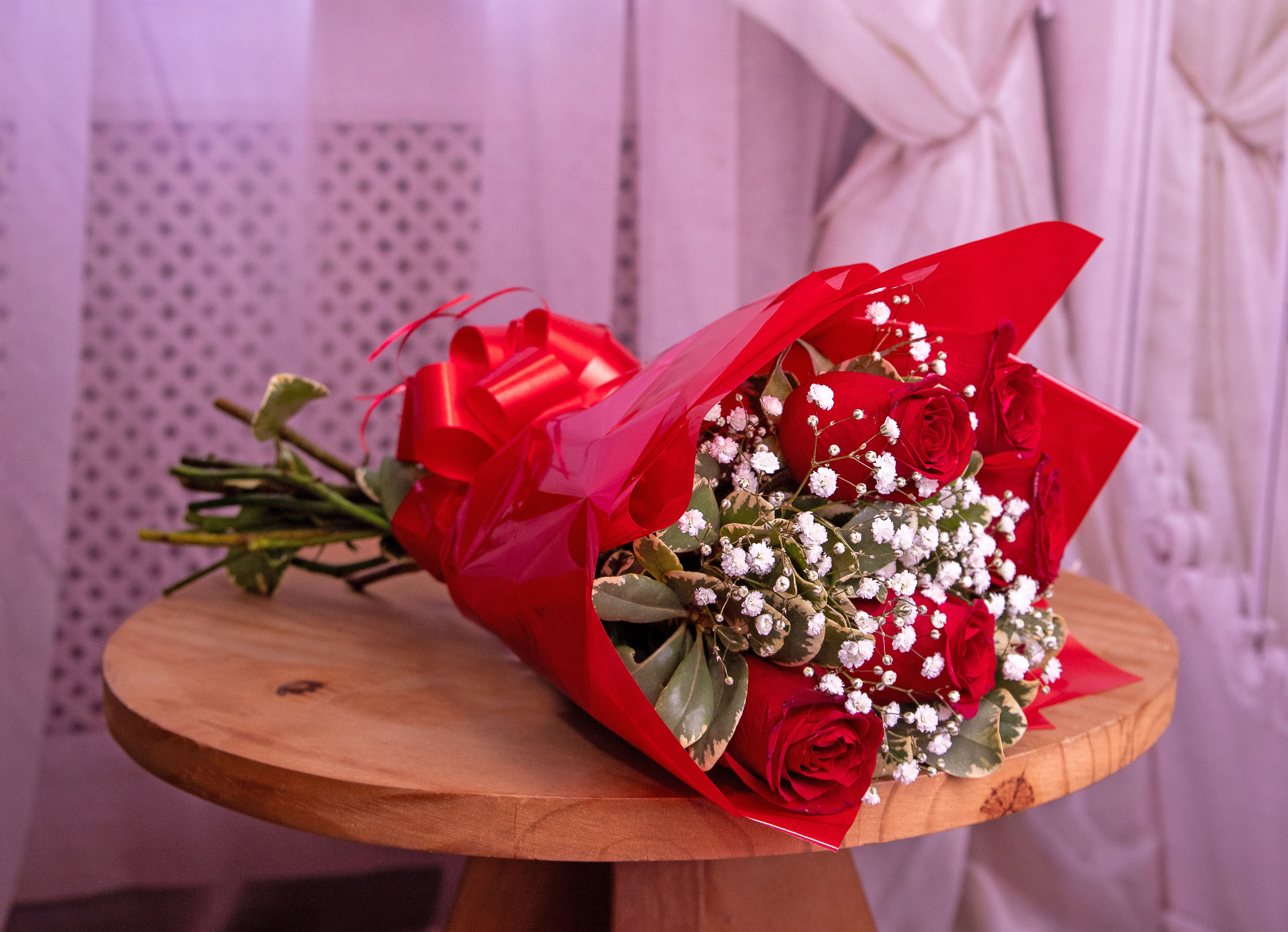 Mini Buquê com Seis Rosas Vermelhas Nacionais