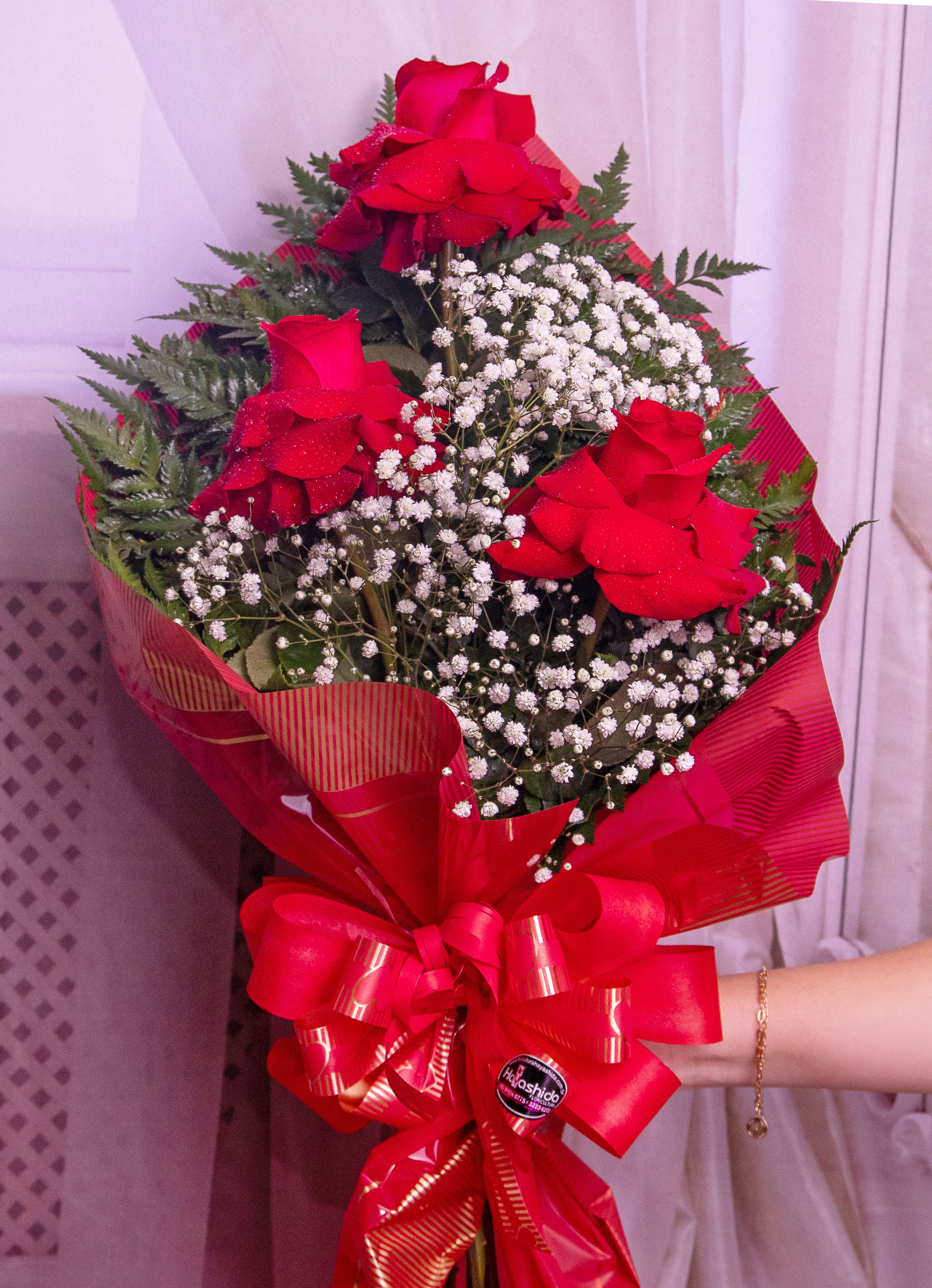 Buquê Com Três Rosas Vermelhas Importadas