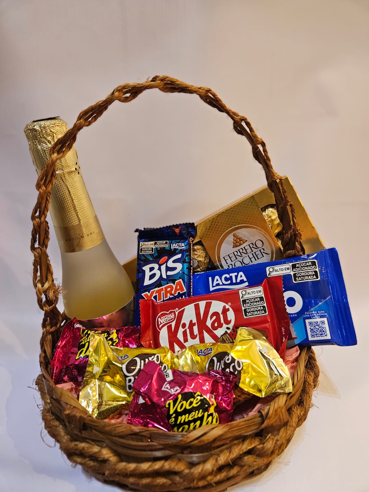 Cesta de Chocolates e Espumante