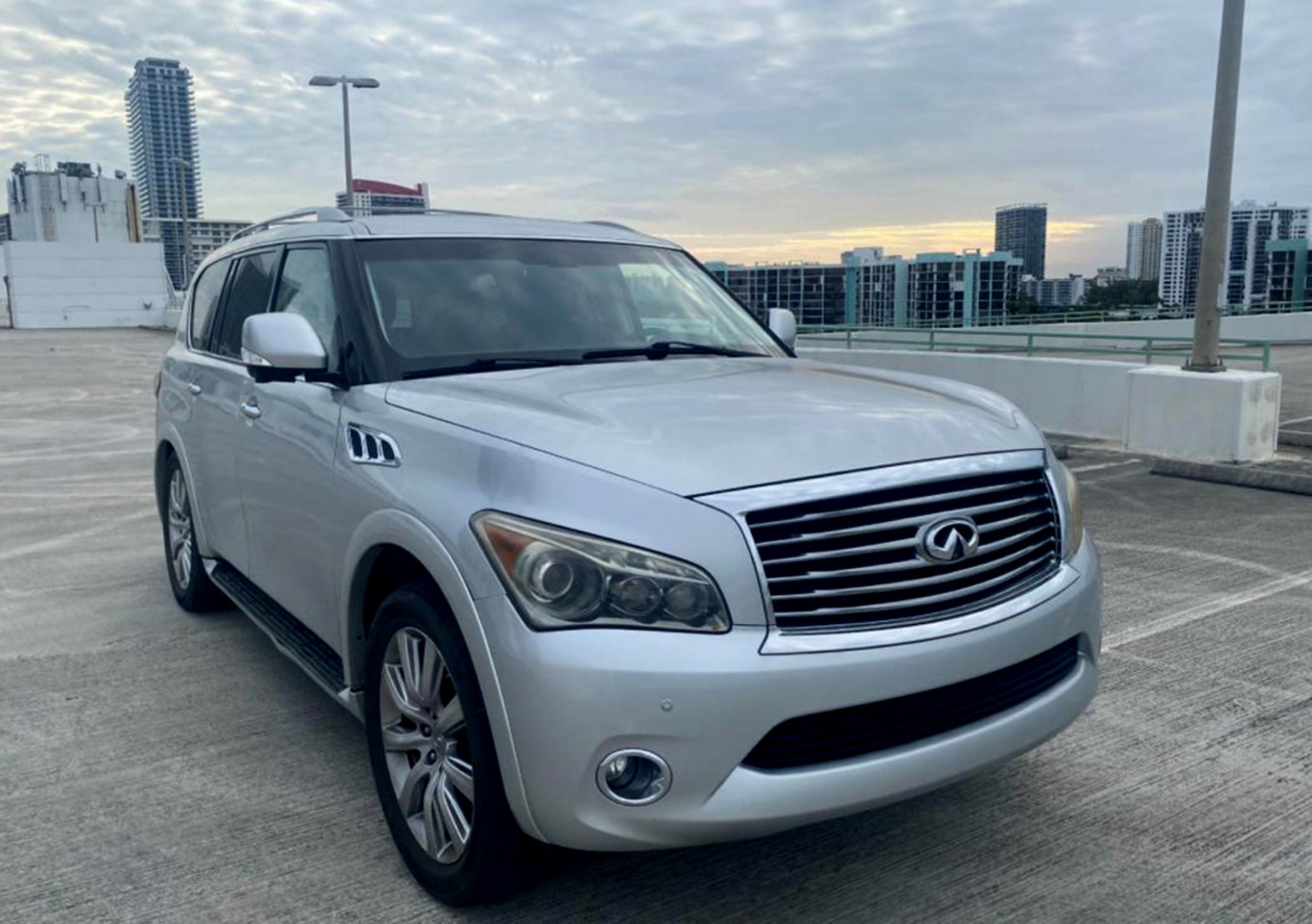 Infiniti QX56 Argent