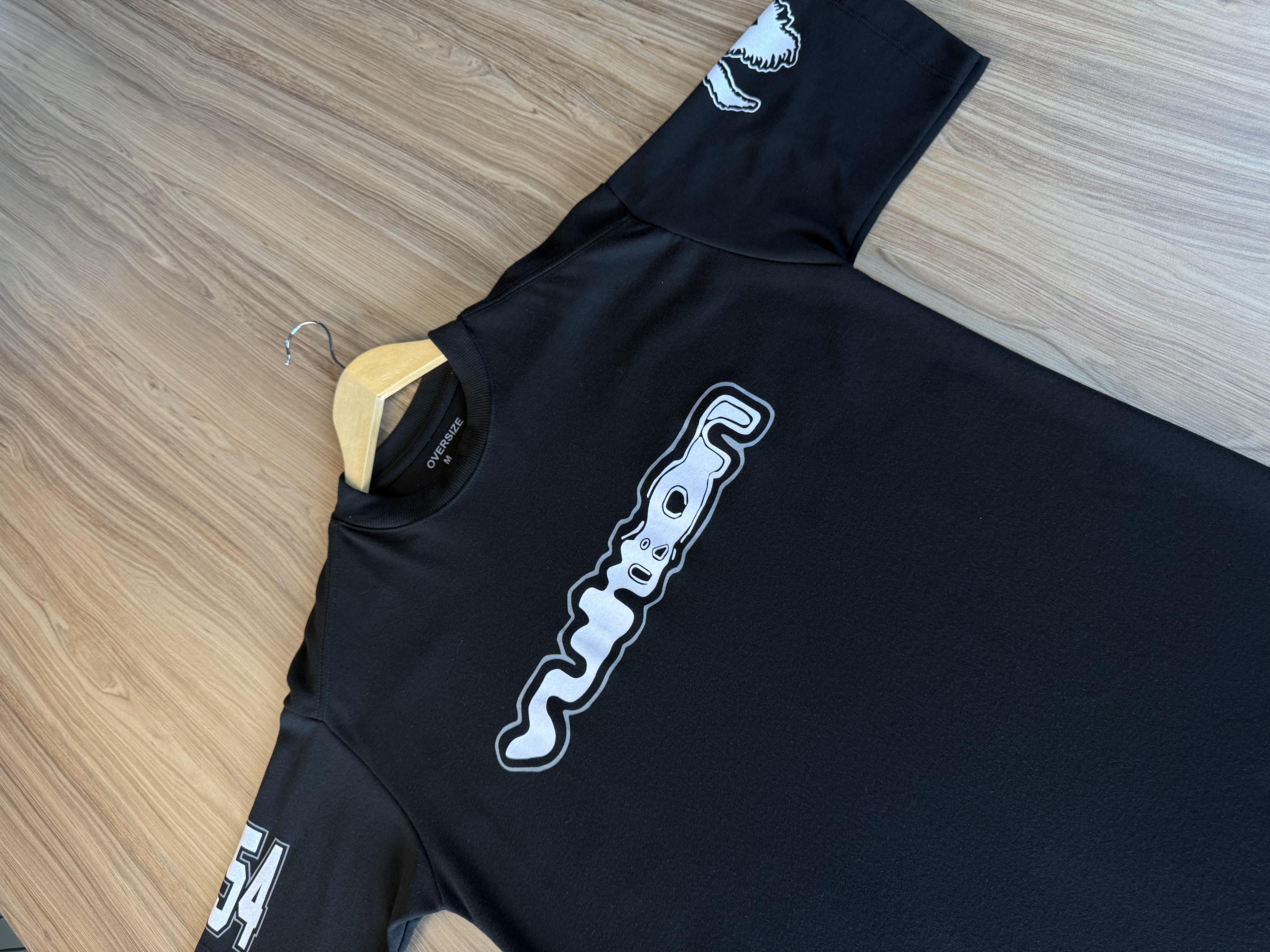 Camiseta Oversized Louis Vuitton Street Logo Preta