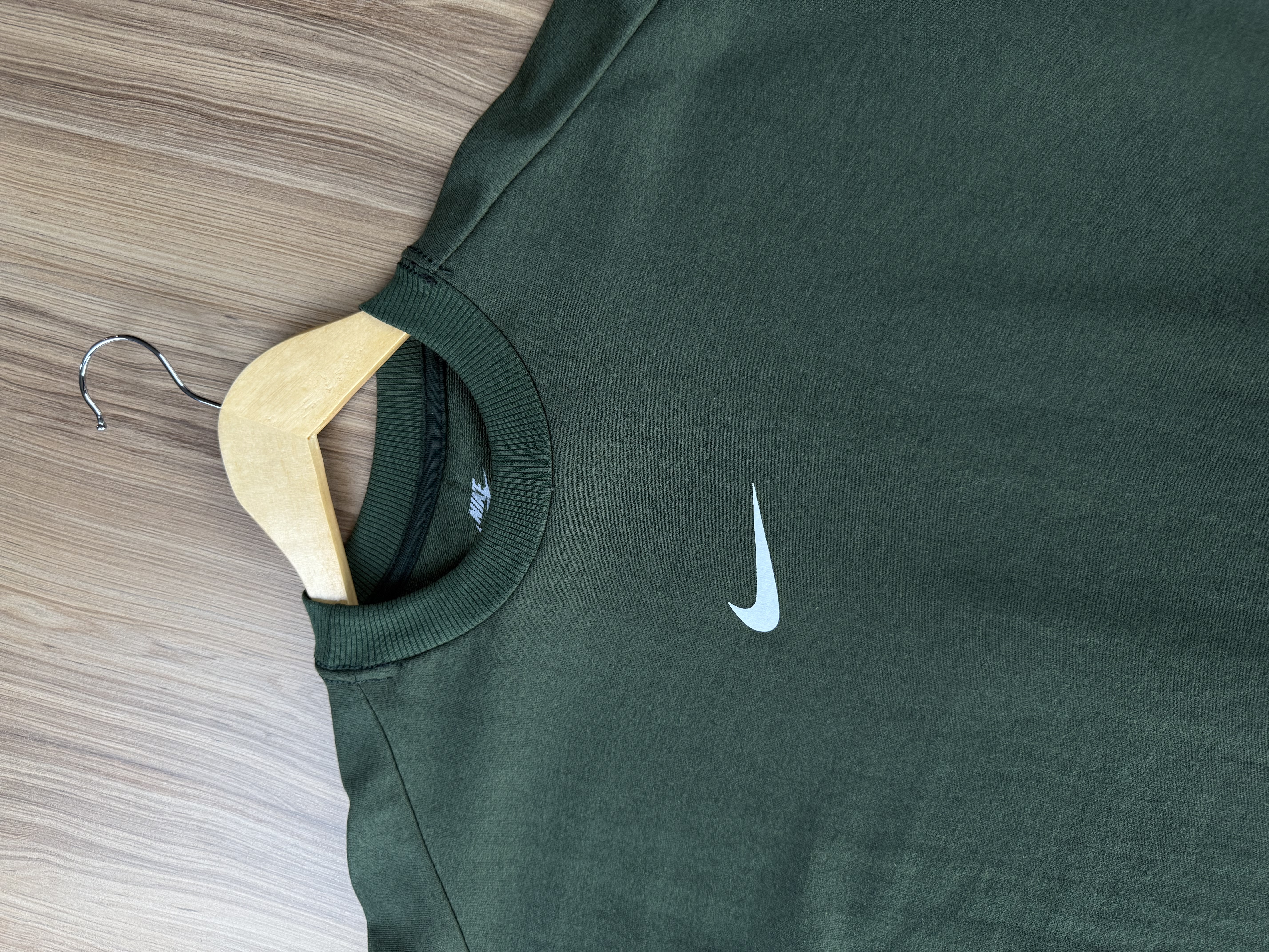Camiseta Oversized Nike Essentials Verde