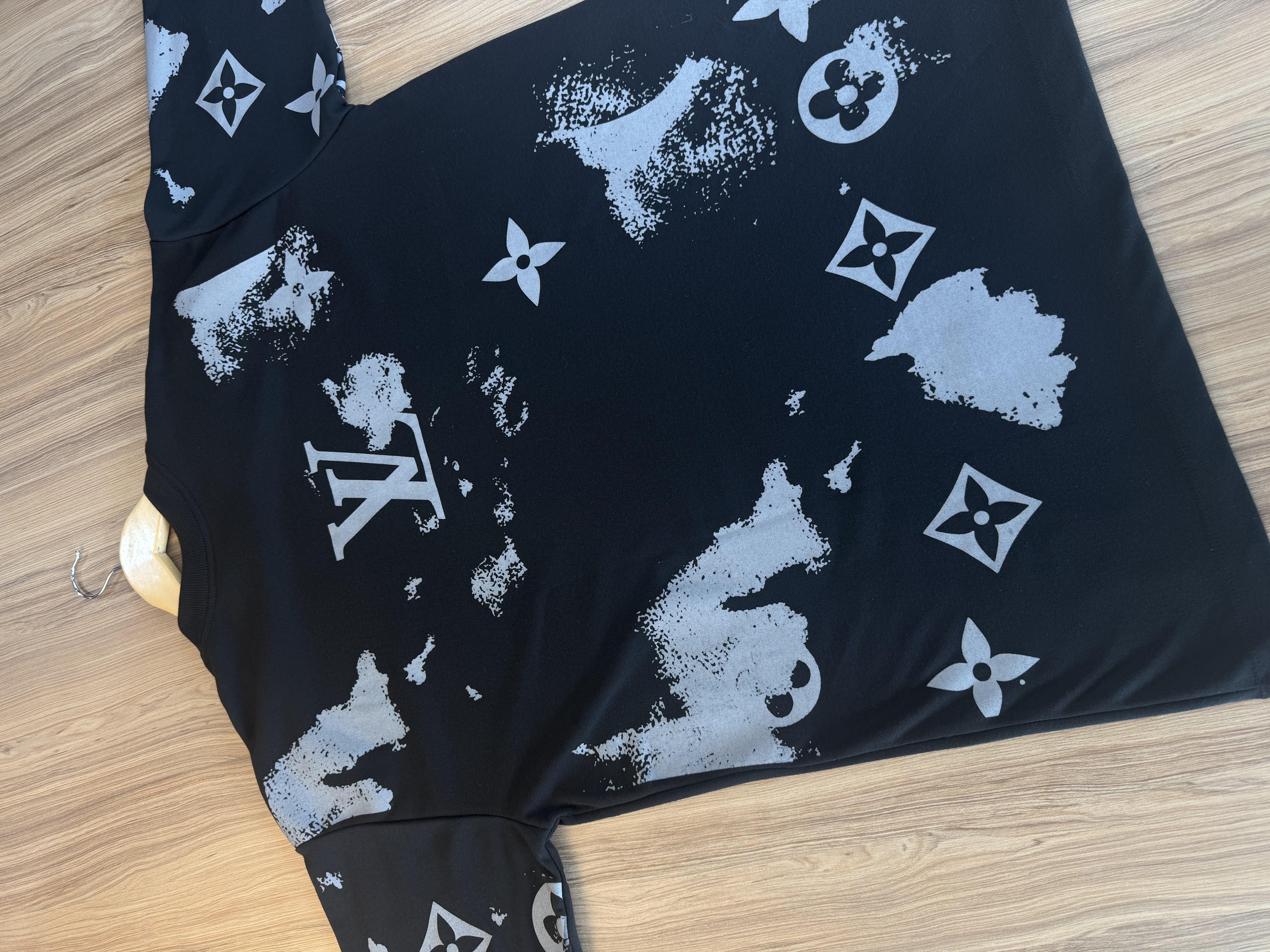 Louis Vuitton – Camiseta Oversized Monogram