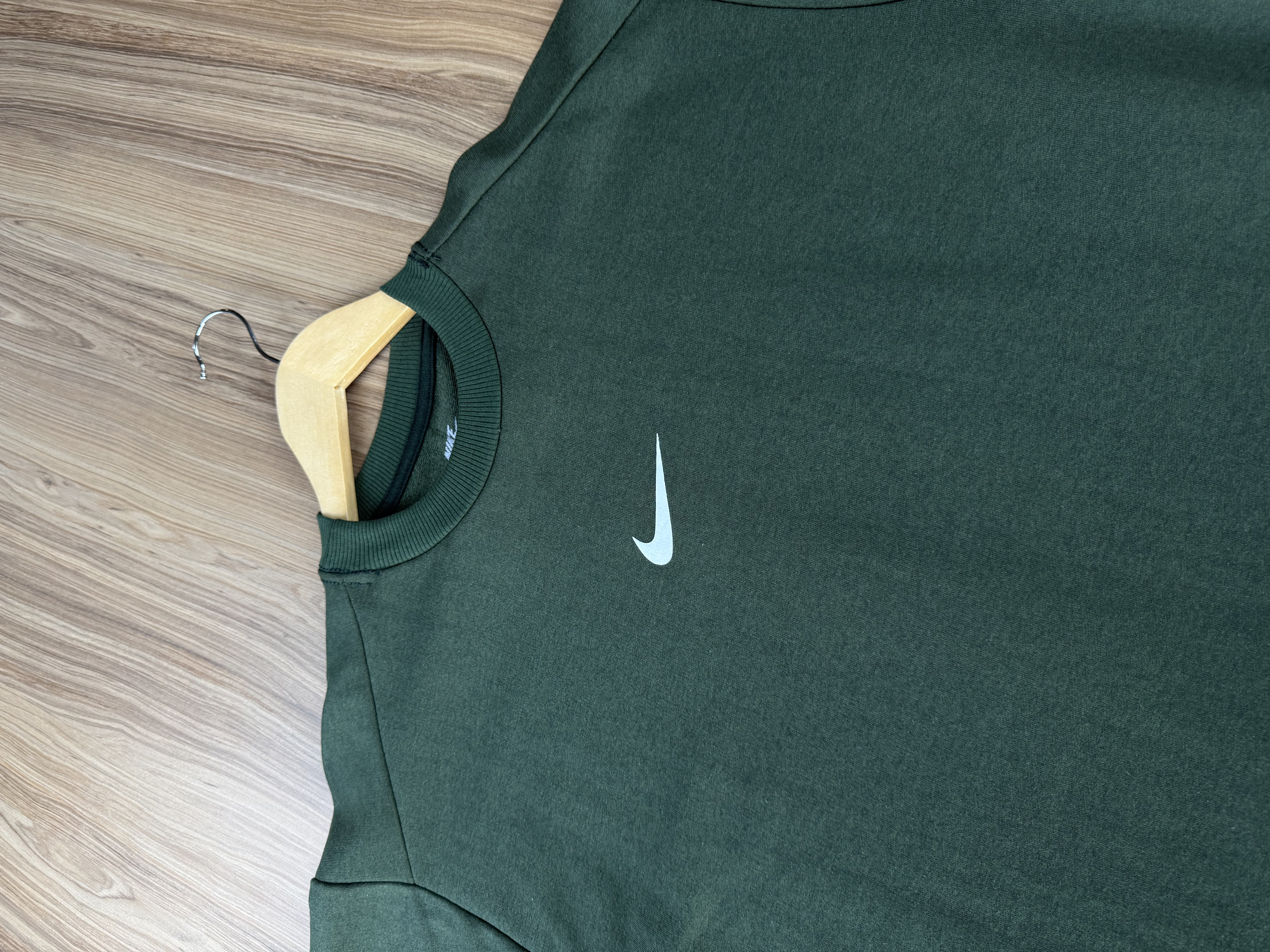 Camiseta Oversized Nike Essentials Verde