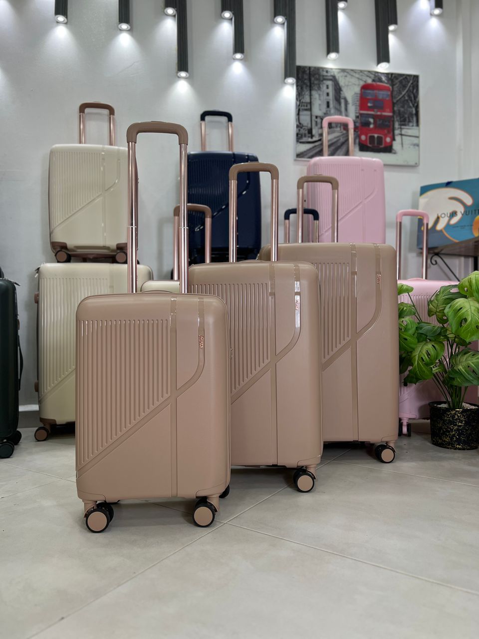مجموعة حقائب سفر بتصميم أنيق