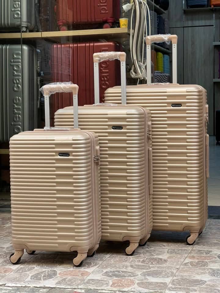 طقم حقائب سفر Fly Together - تصميم عصري مقاوم للخدش (3 قطع)