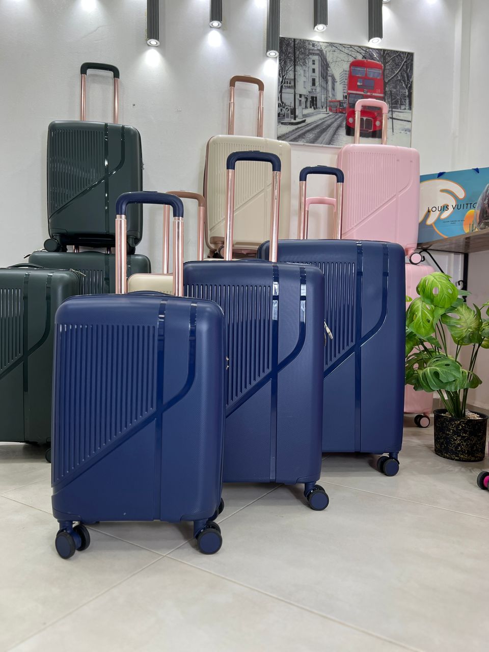 مجموعة حقائب سفر بتصميم أنيق