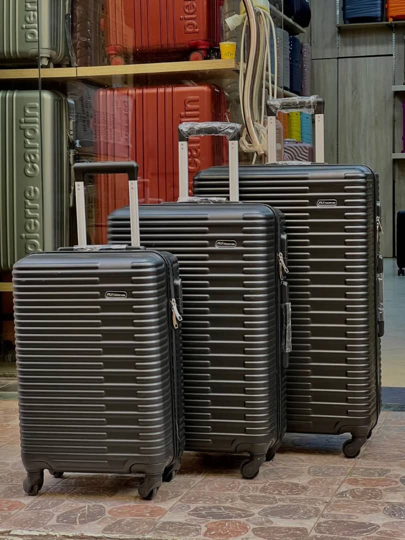 طقم حقائب سفر Fly Together - تصميم عصري مقاوم للخدش (3 قطع)