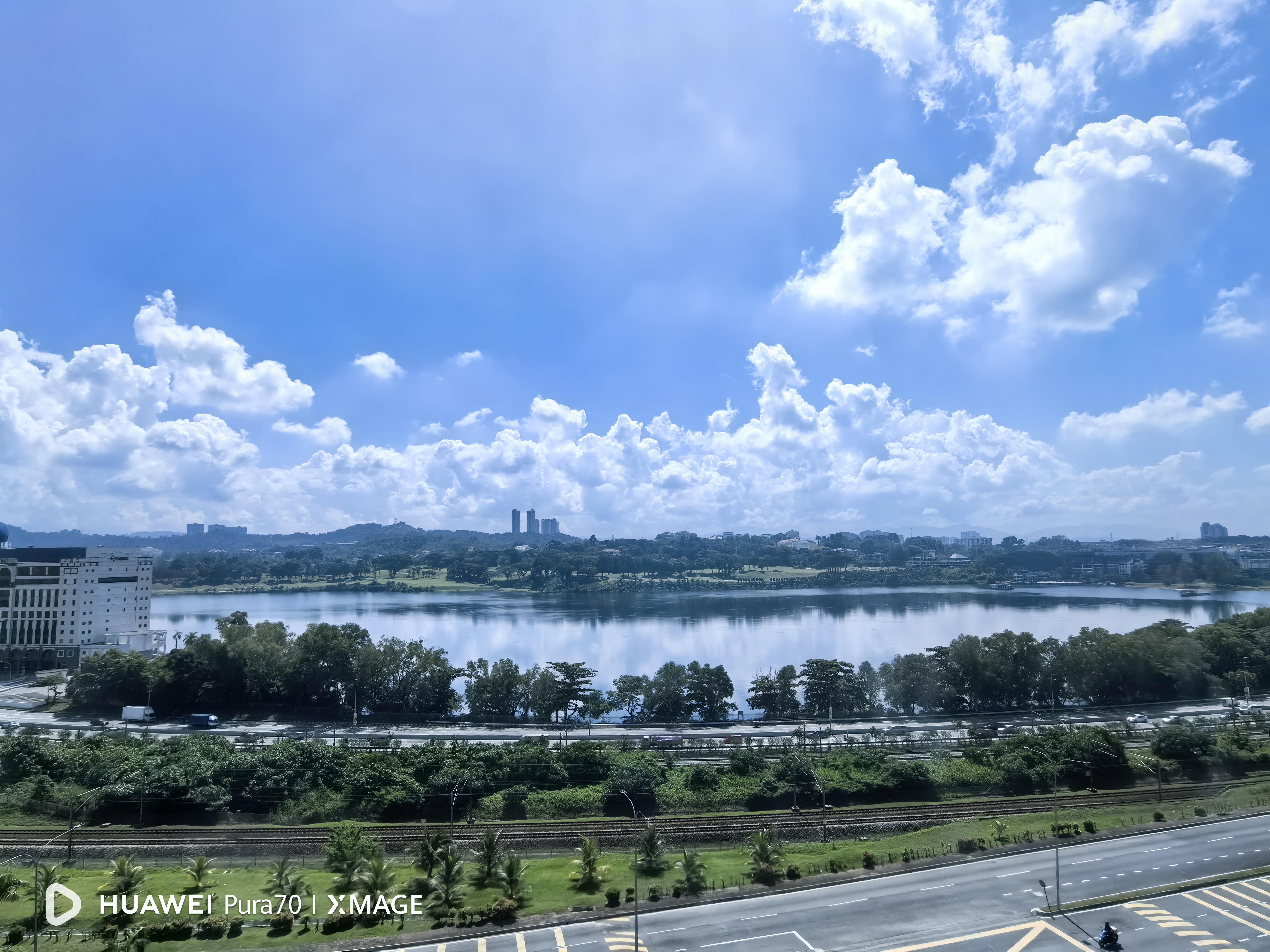  East Lake Residence, Seri Kembangan Corner Unit