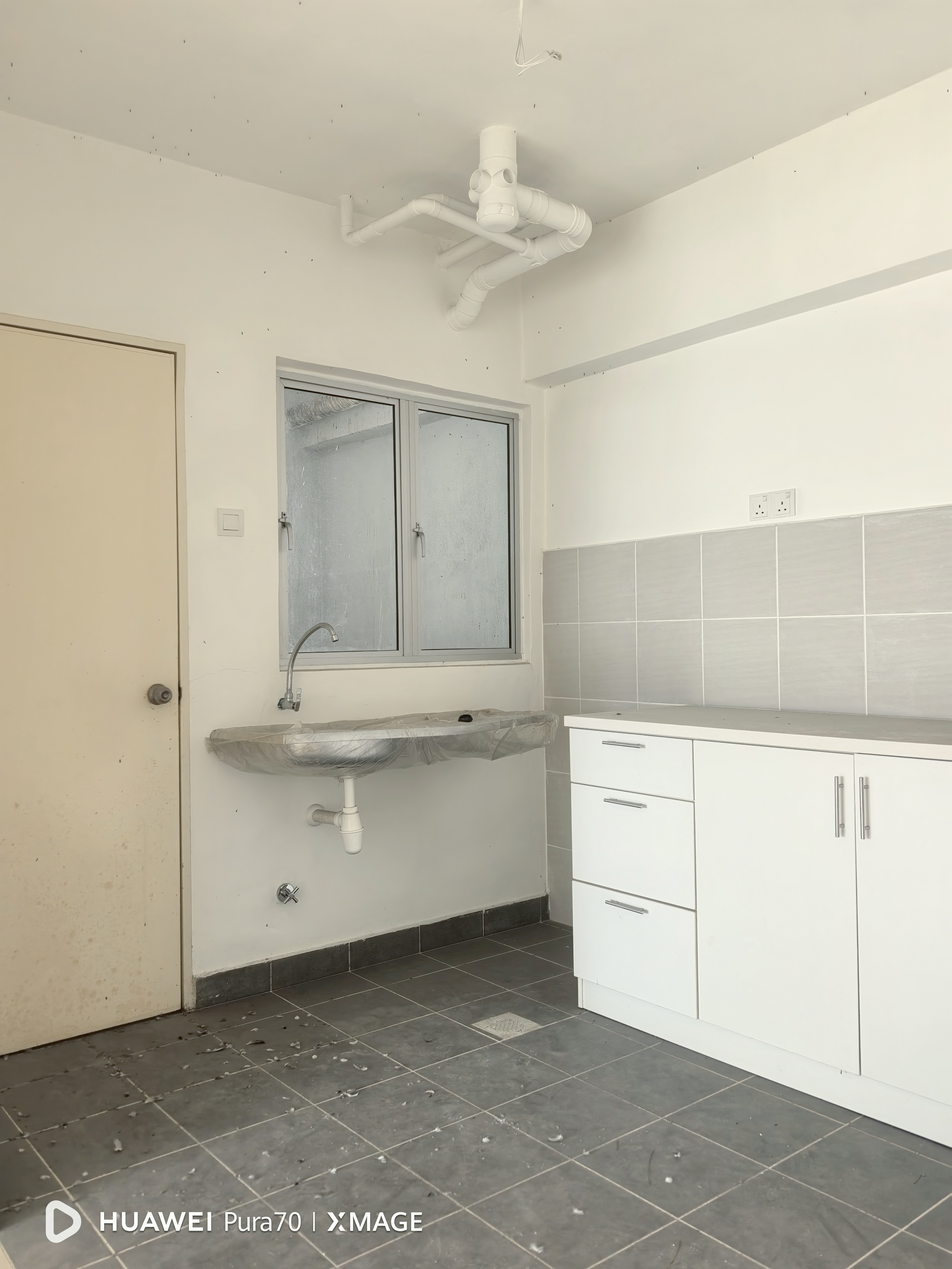 The Residence 2 @ Tiara East – Brand New Unit For Sale!