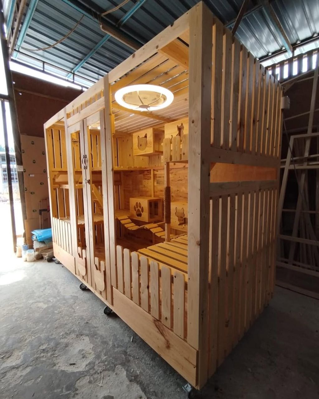 Rumah Kucing Kayu Besar
