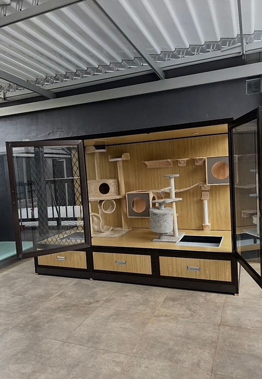 Rumah Kucing besi alumunium & Kayu Merbau Eksklusif