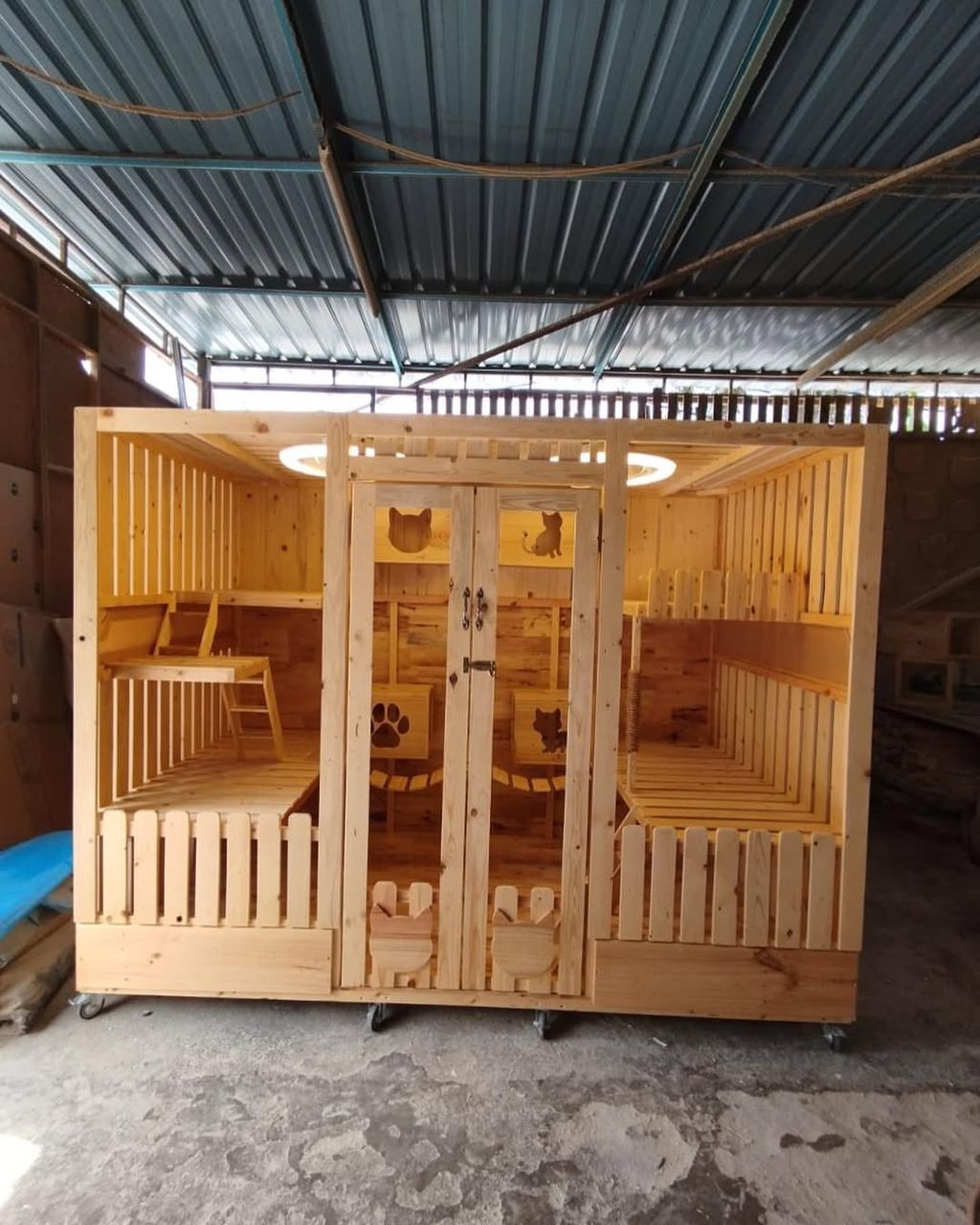 Rumah Kucing Kayu Besar