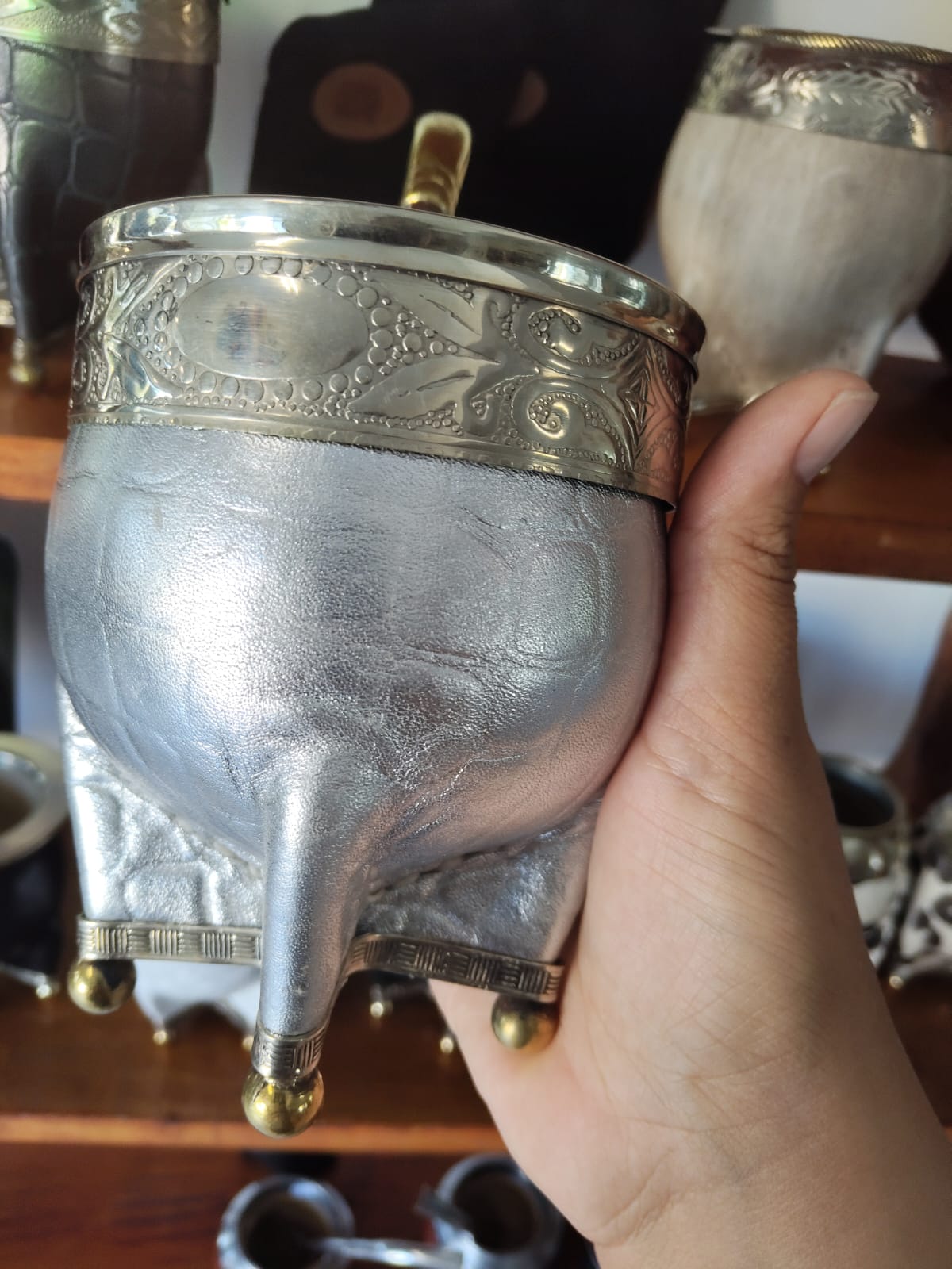 MATE DOBLE  DE CUERO PLATEADO