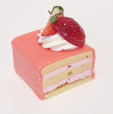 Marsepein gebakje aarbei