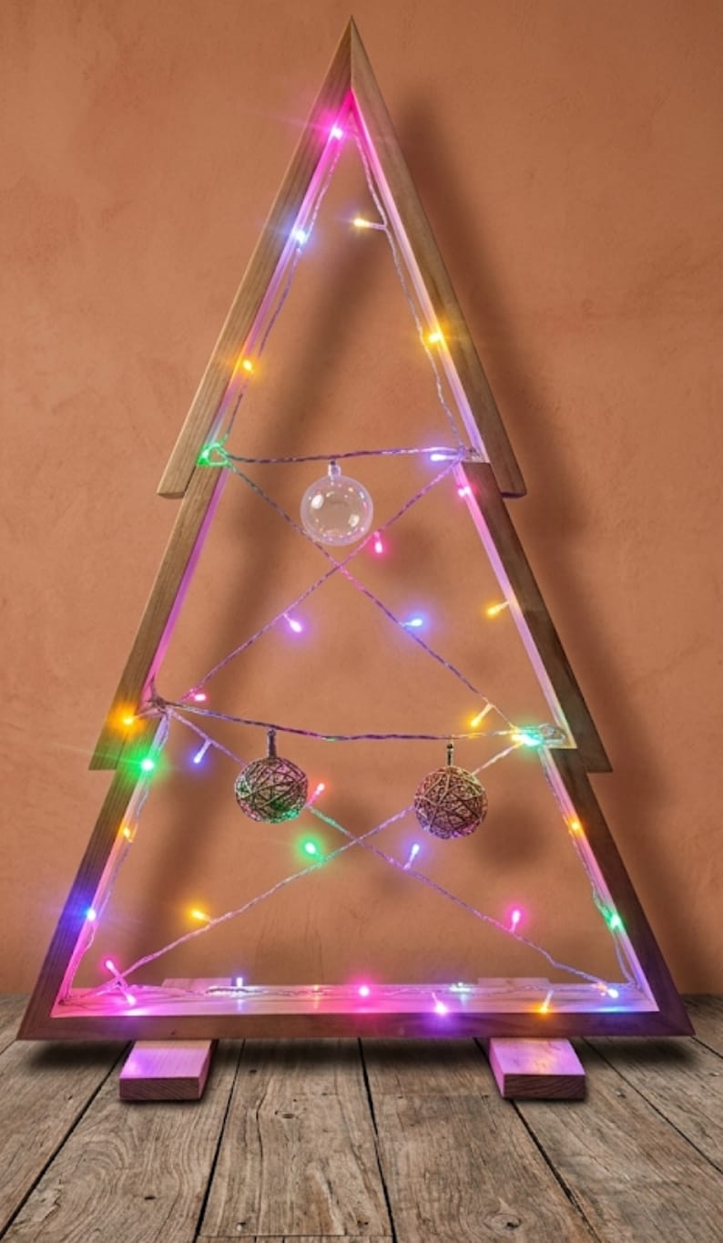 Árbol de Navidad Minimalista en Madera Sólida 